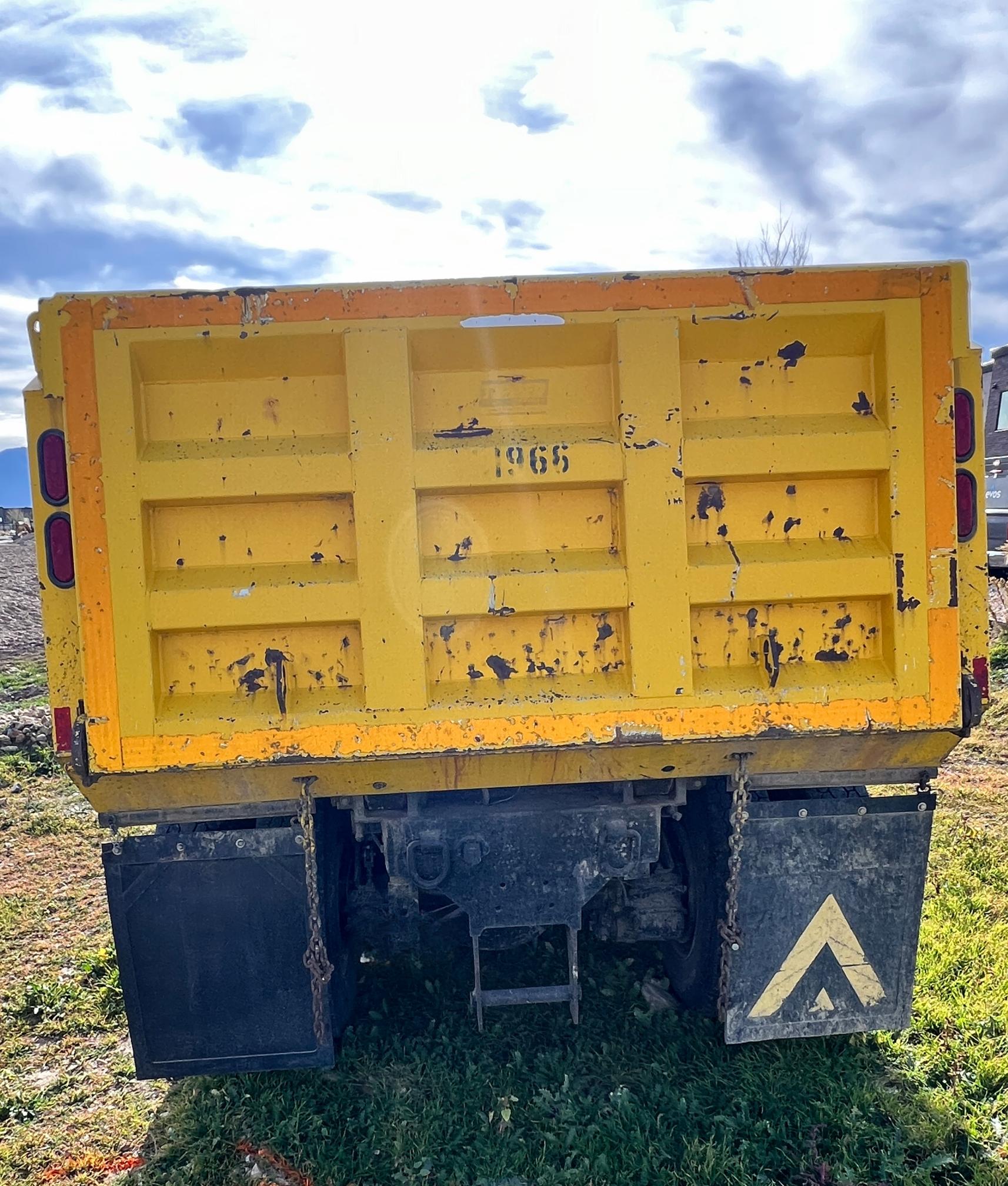 2005 MACK CV713 Granite Dump Truck - Image 5