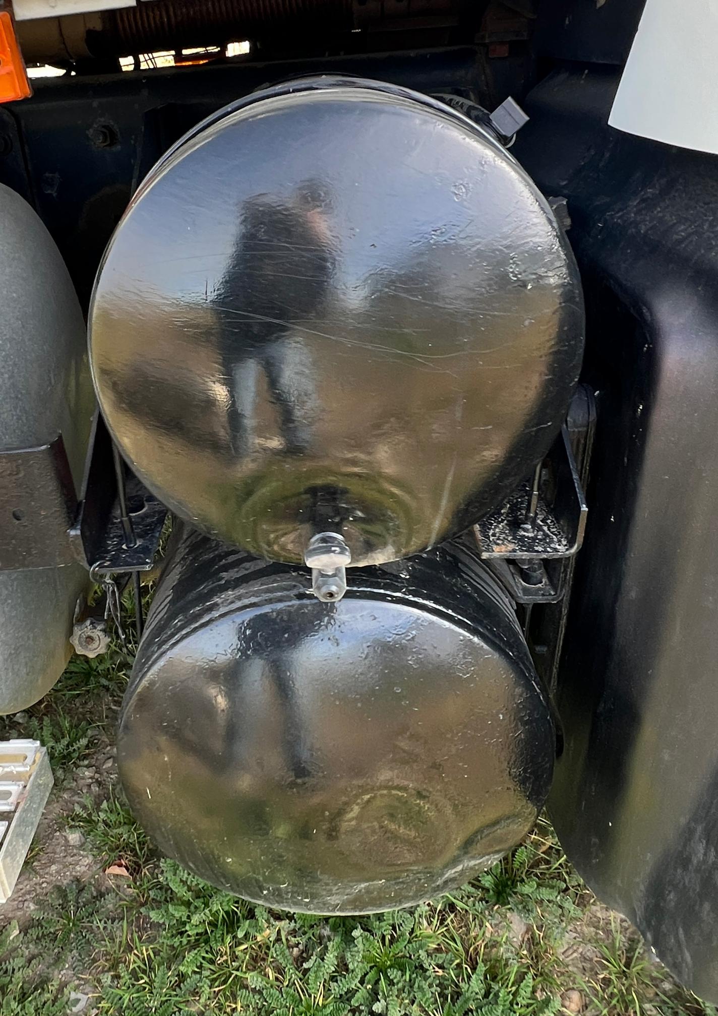 2005 MACK CV713 Granite Dump Truck - Image 36