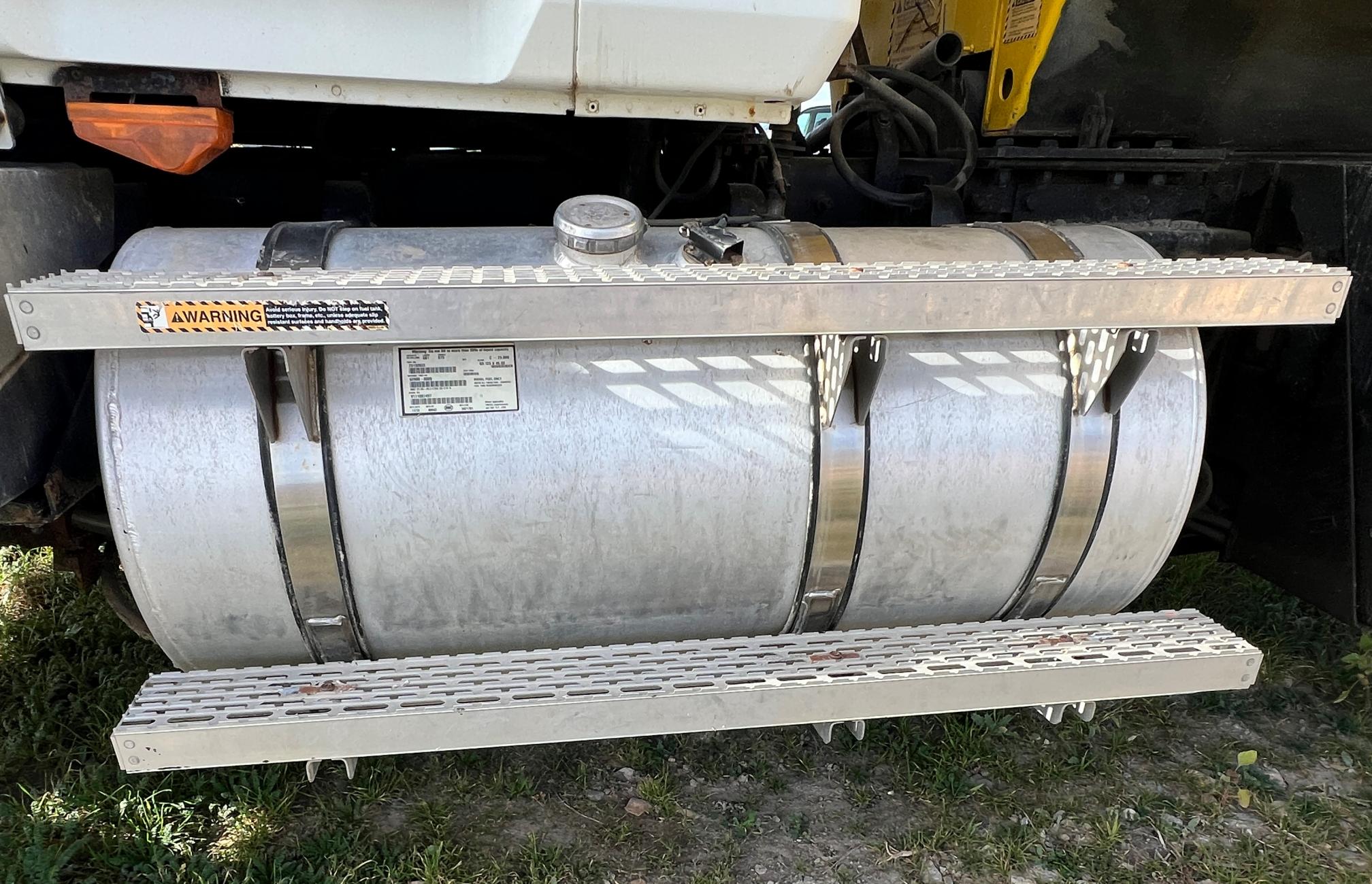 2005 MACK CV713 Granite Dump Truck - Image 35