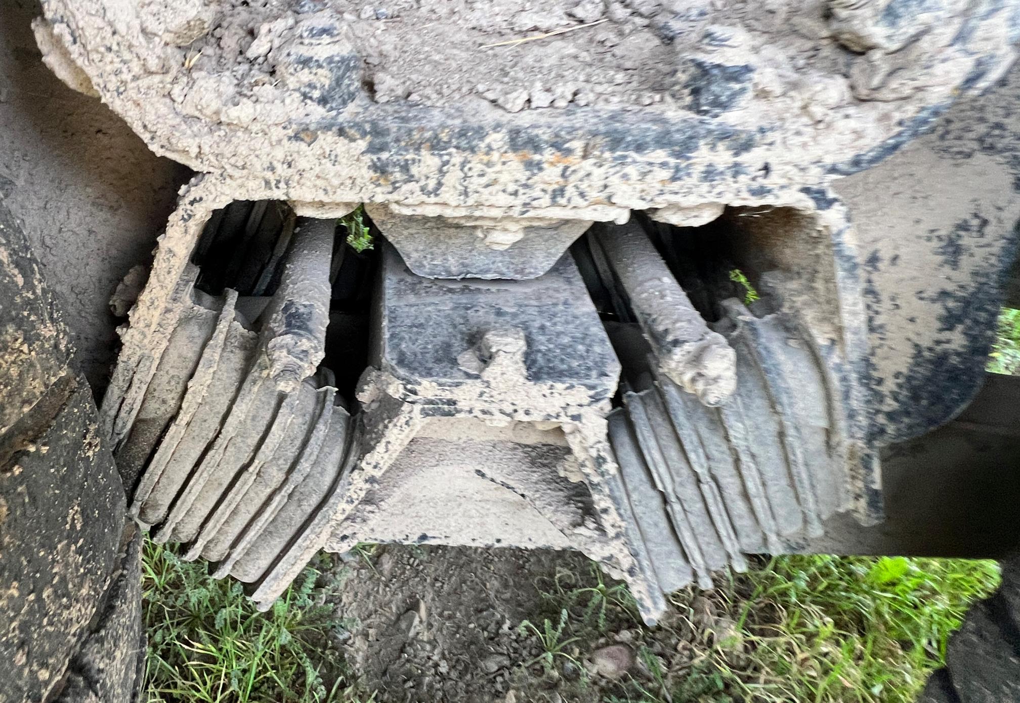 2005 MACK CV713 Granite Dump Truck - Image 71