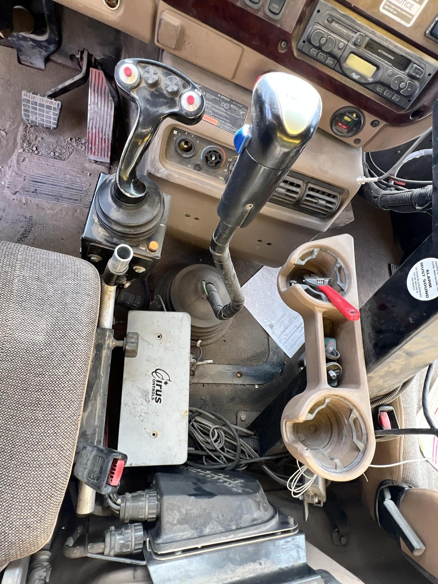 2005 MACK CV713 Granite Dump Truck - view 16 of 79