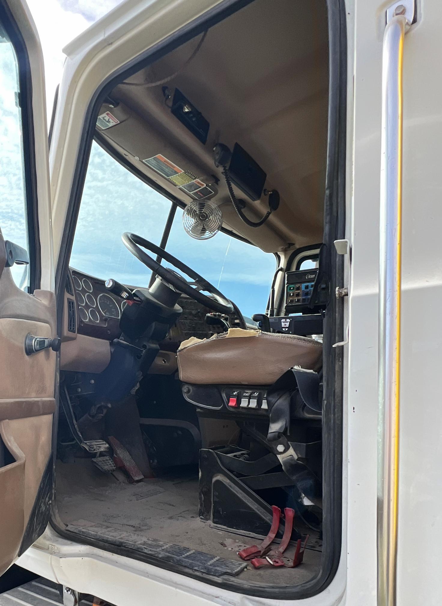 2005 MACK CV713 Granite Dump Truck - view 11 of 79