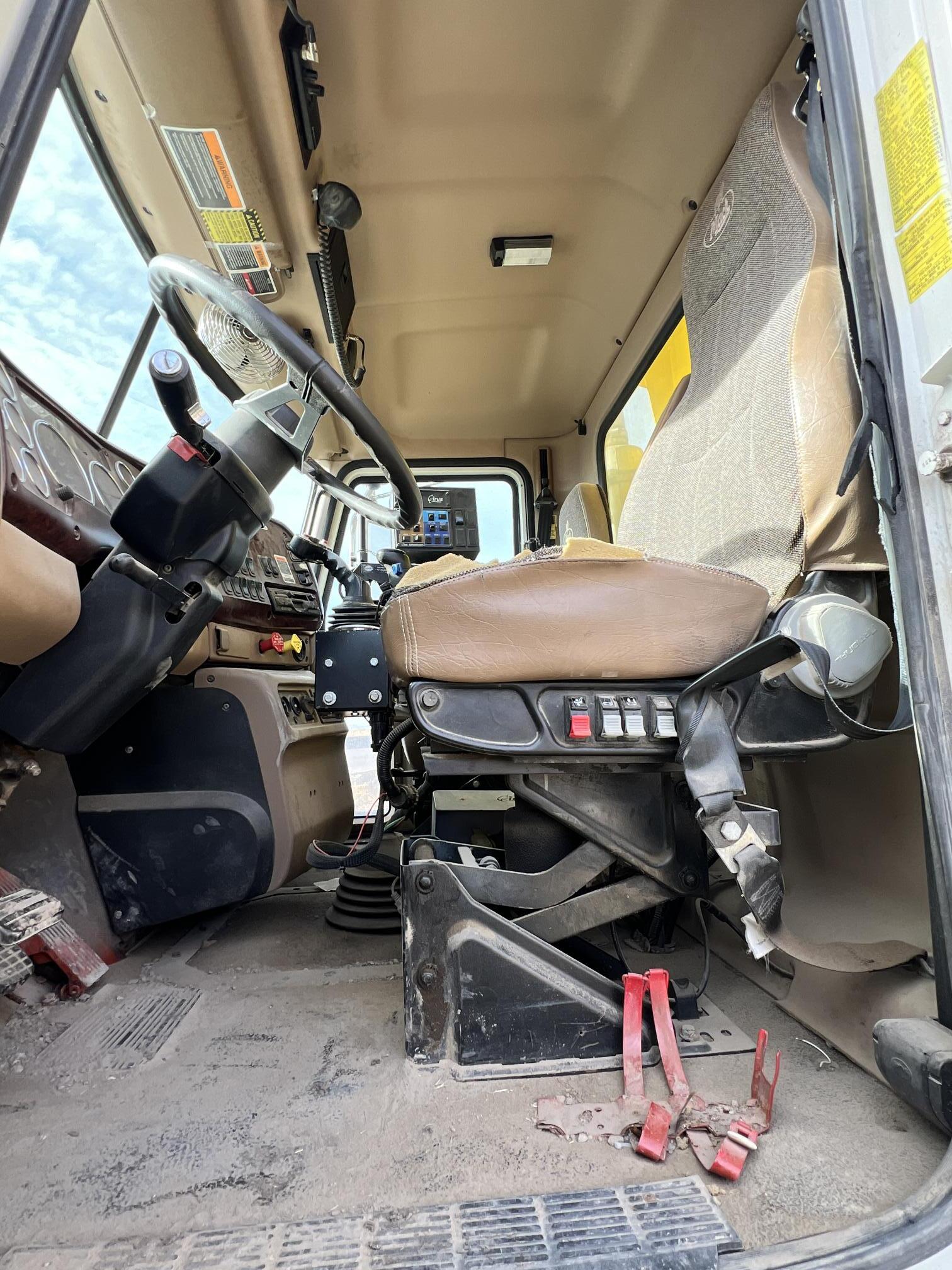 2005 MACK CV713 Granite Dump Truck - view 12 of 79