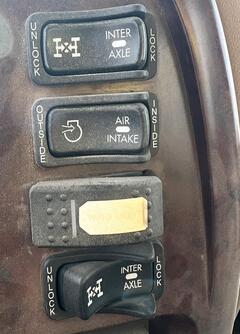 2005 MACK CV713 Granite Dump Truck - Image 25