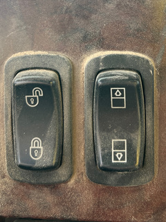 2005 MACK CV713 Granite Dump Truck - Image 27