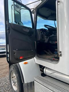 2017 PETERBILT 348 - Image 13