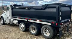 2017 PETERBILT 348 - Image 3