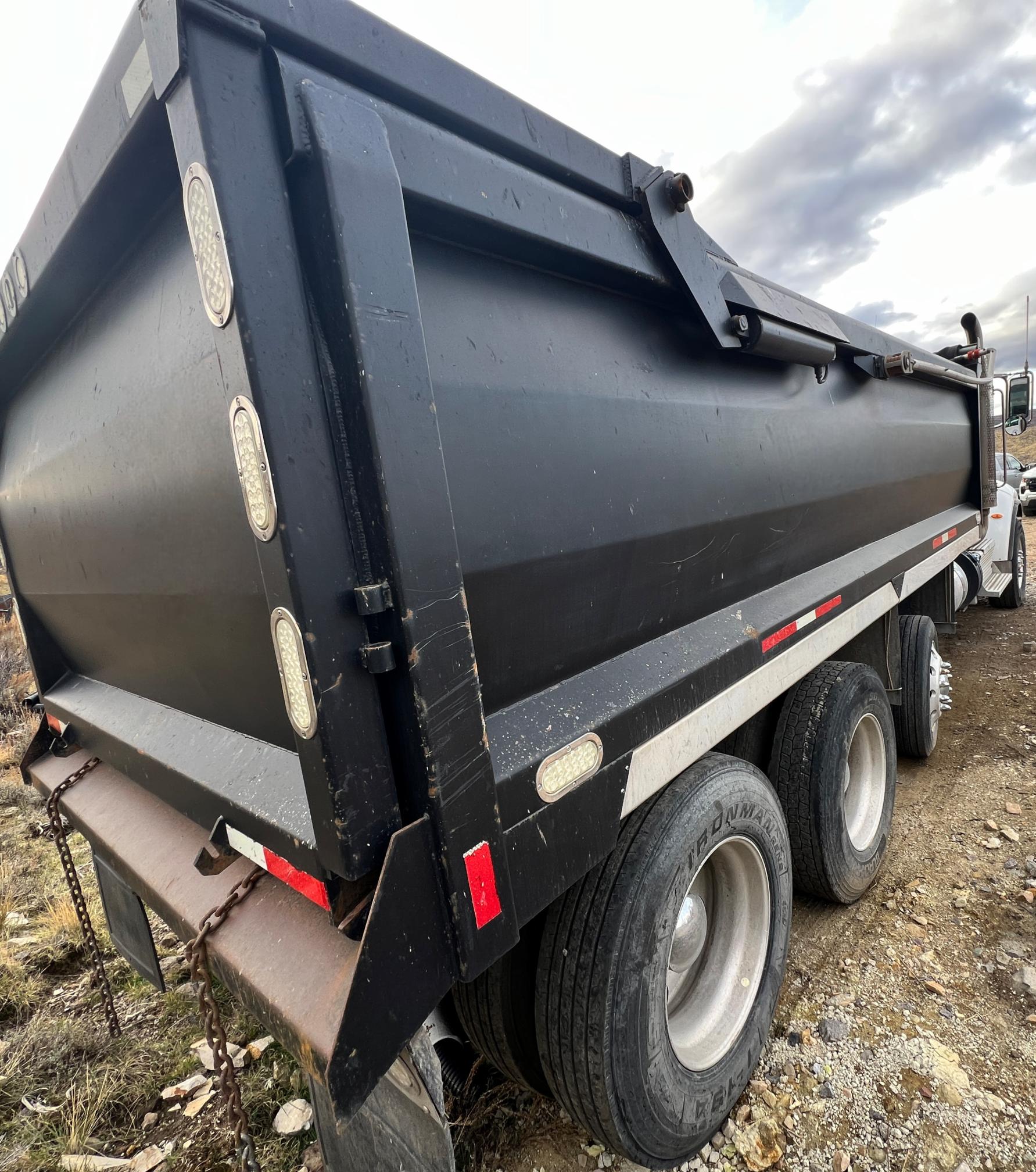 2016 PETERBILT 348 - Image 5