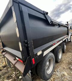 2017 PETERBILT 348 - Image 6