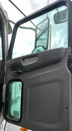 2017 PETERBILT 348 - Image 34