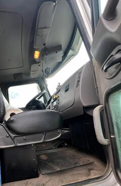 2017 PETERBILT 348 - Image 35