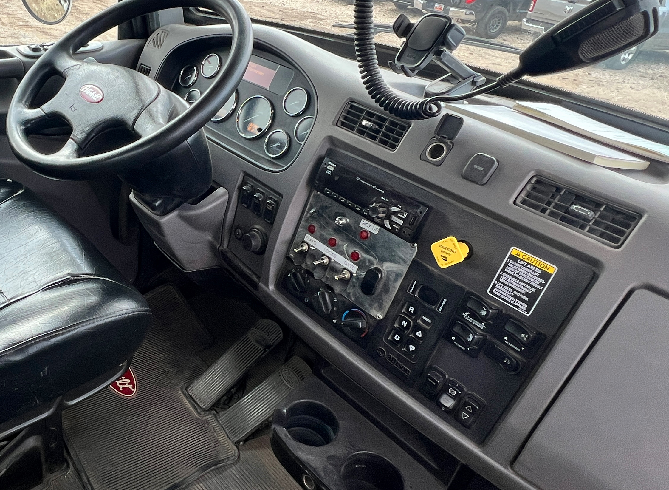 2016 PETERBILT 348 - Image 39