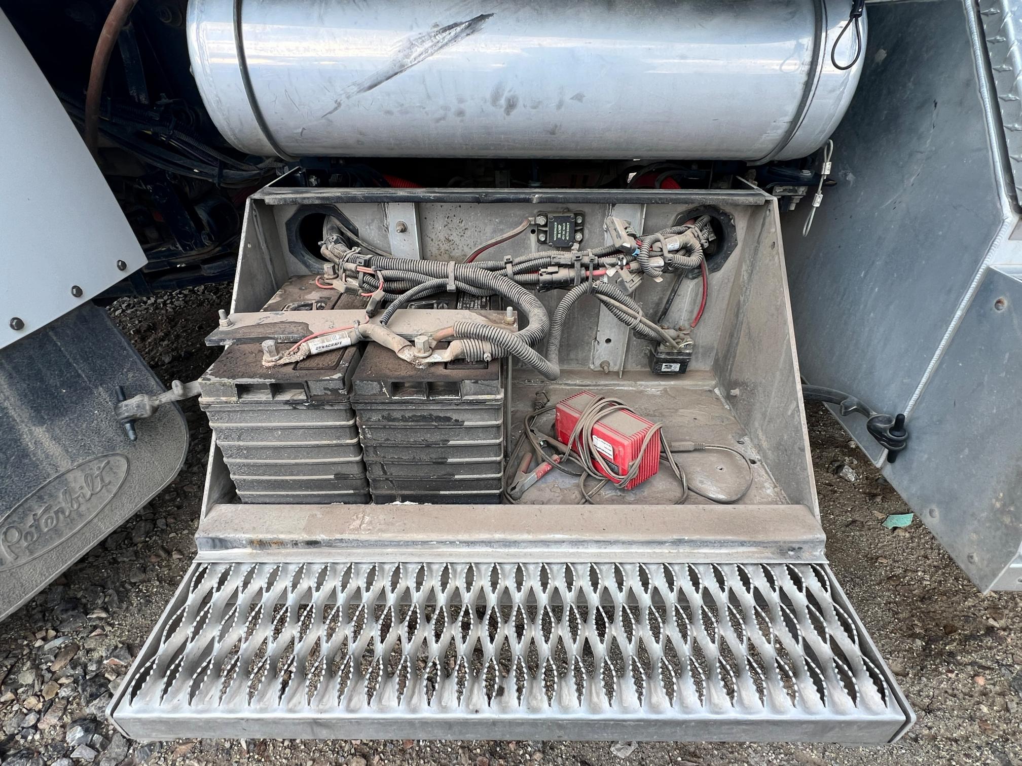 2016 PETERBILT 348 - Image 47