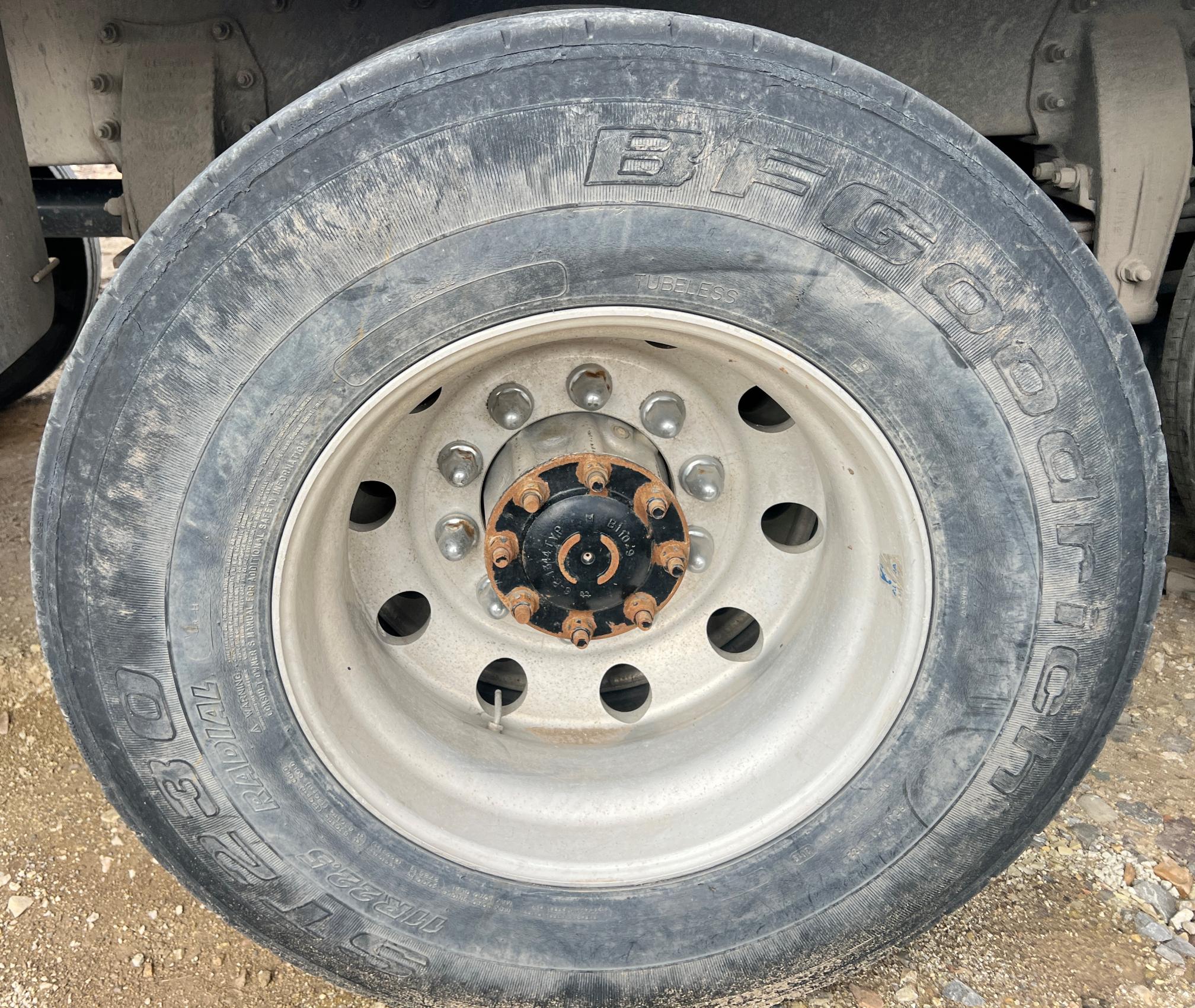 2016 PETERBILT 348 - Image 74