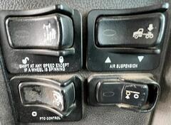 2017 PETERBILT 348 - Image 30