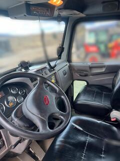 2017 PETERBILT 348 - Image 17