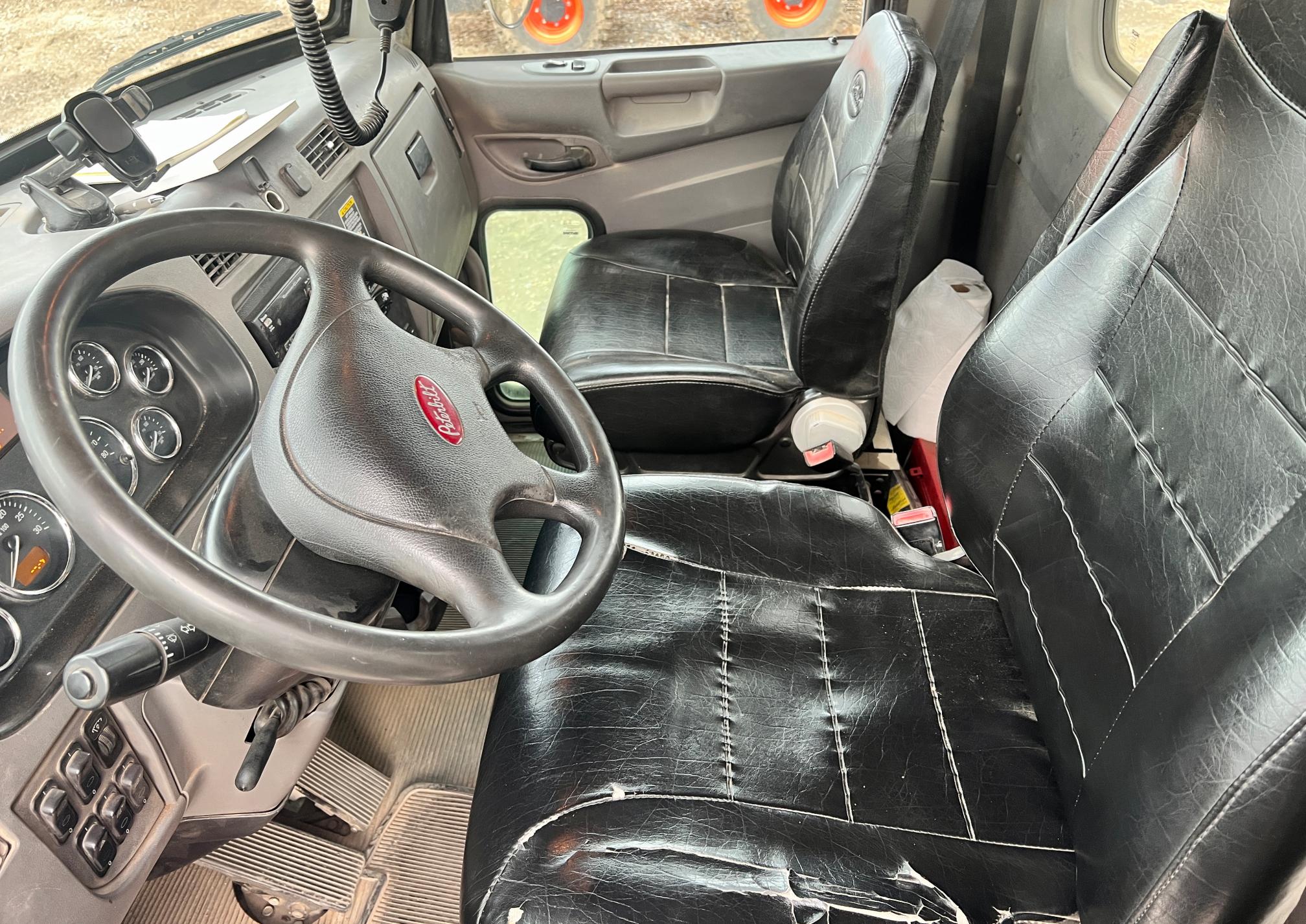 2016 PETERBILT 348 - view 18 of 106