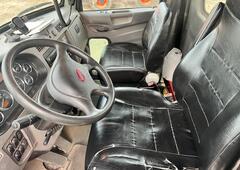 2017 PETERBILT 348 - Image 18