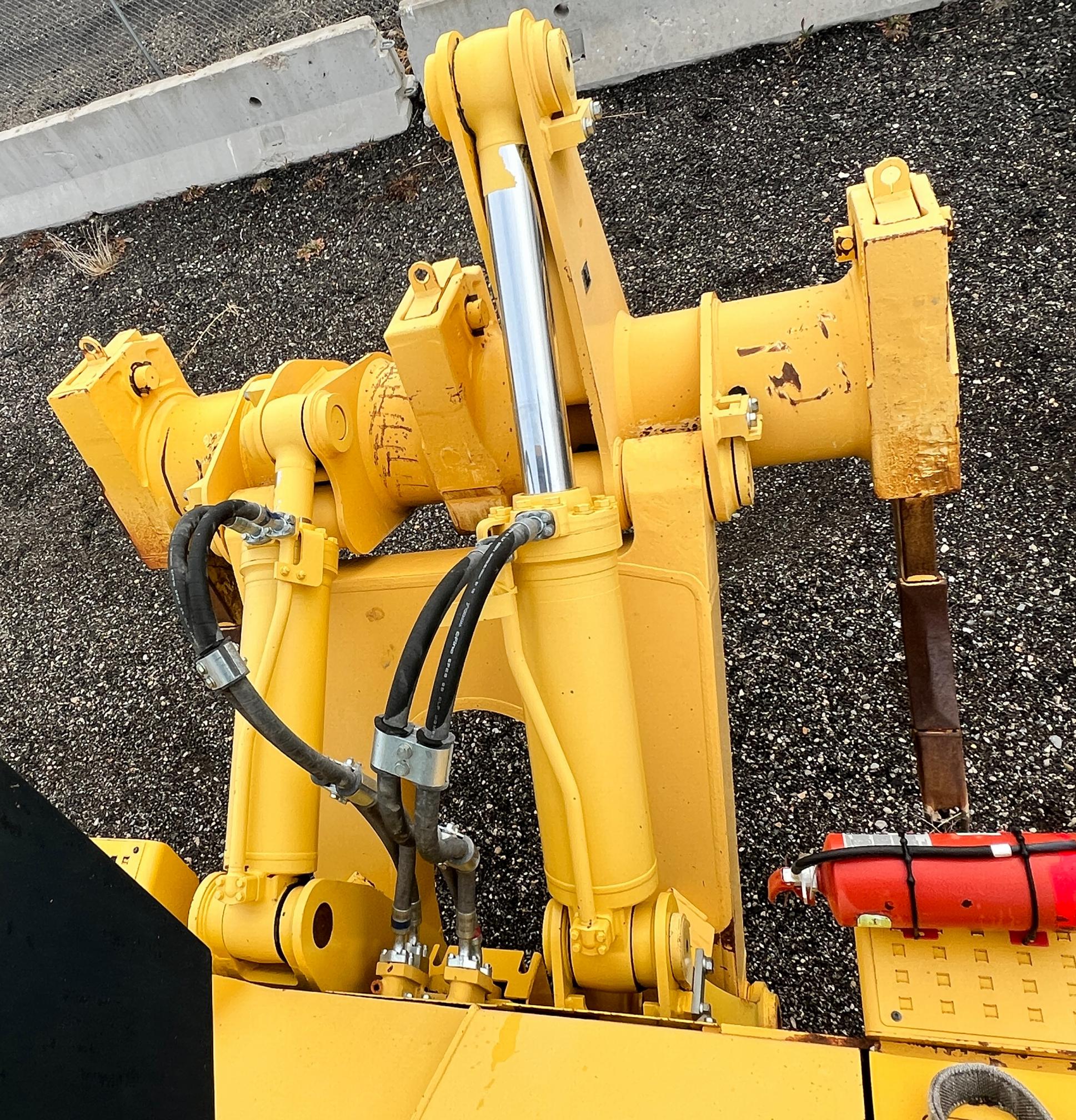 2018 KOMATSU d155axi-8 - view 12 of 26