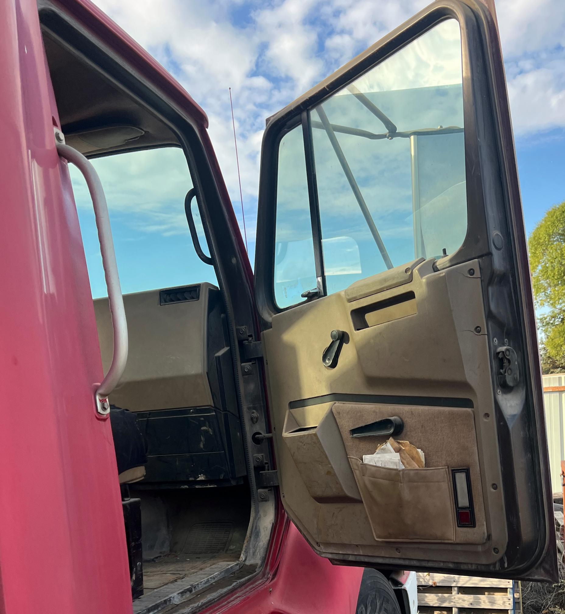 1990 INTERNATIONAL 8300 Eagle - Image 38