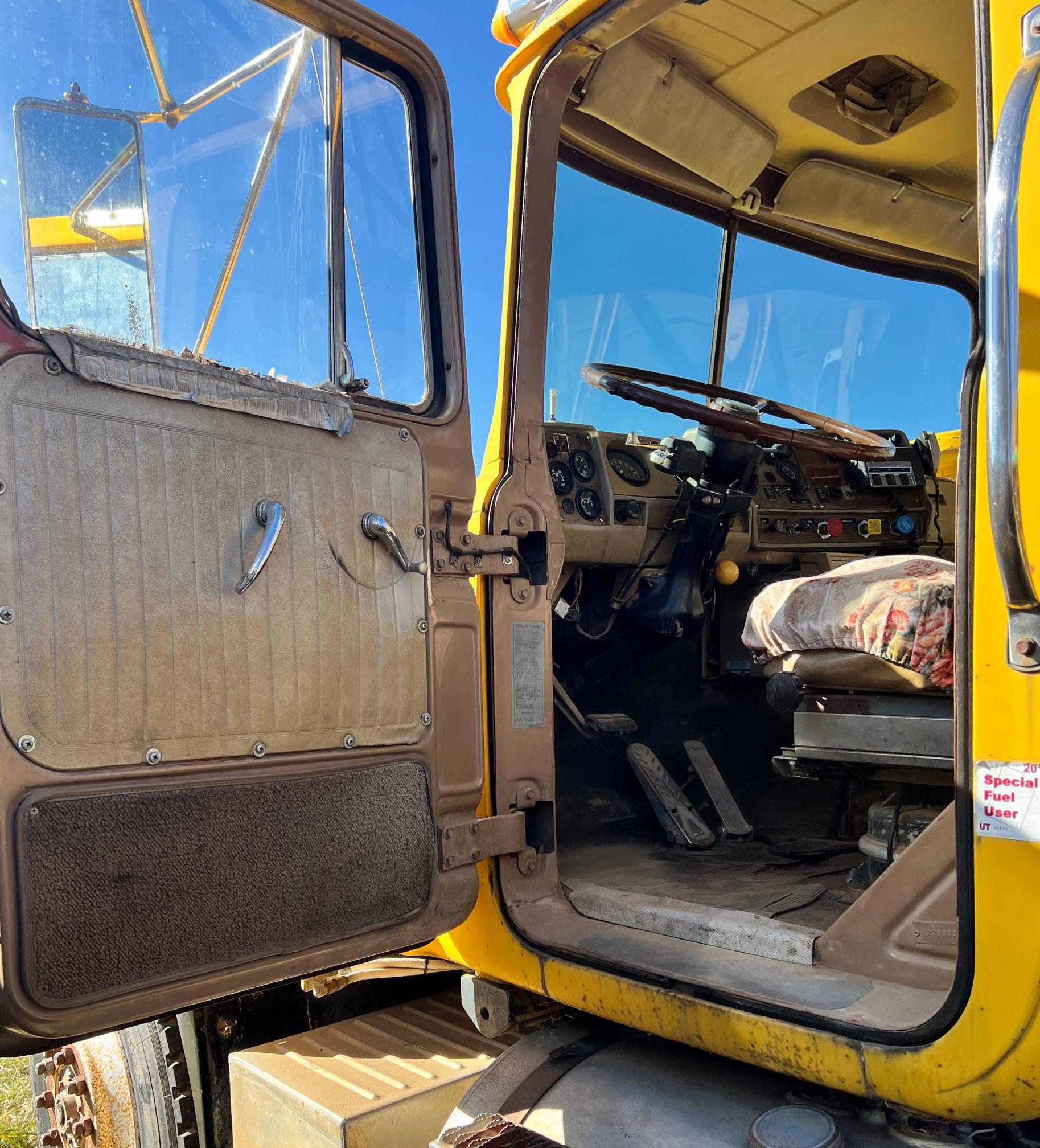 1977 MACK RS767LST - Image 13