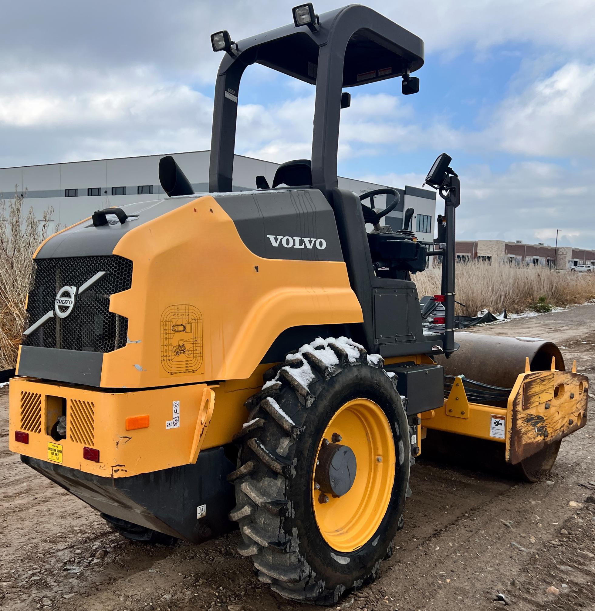 2017 VOLVO SD45d - view 1 of 28