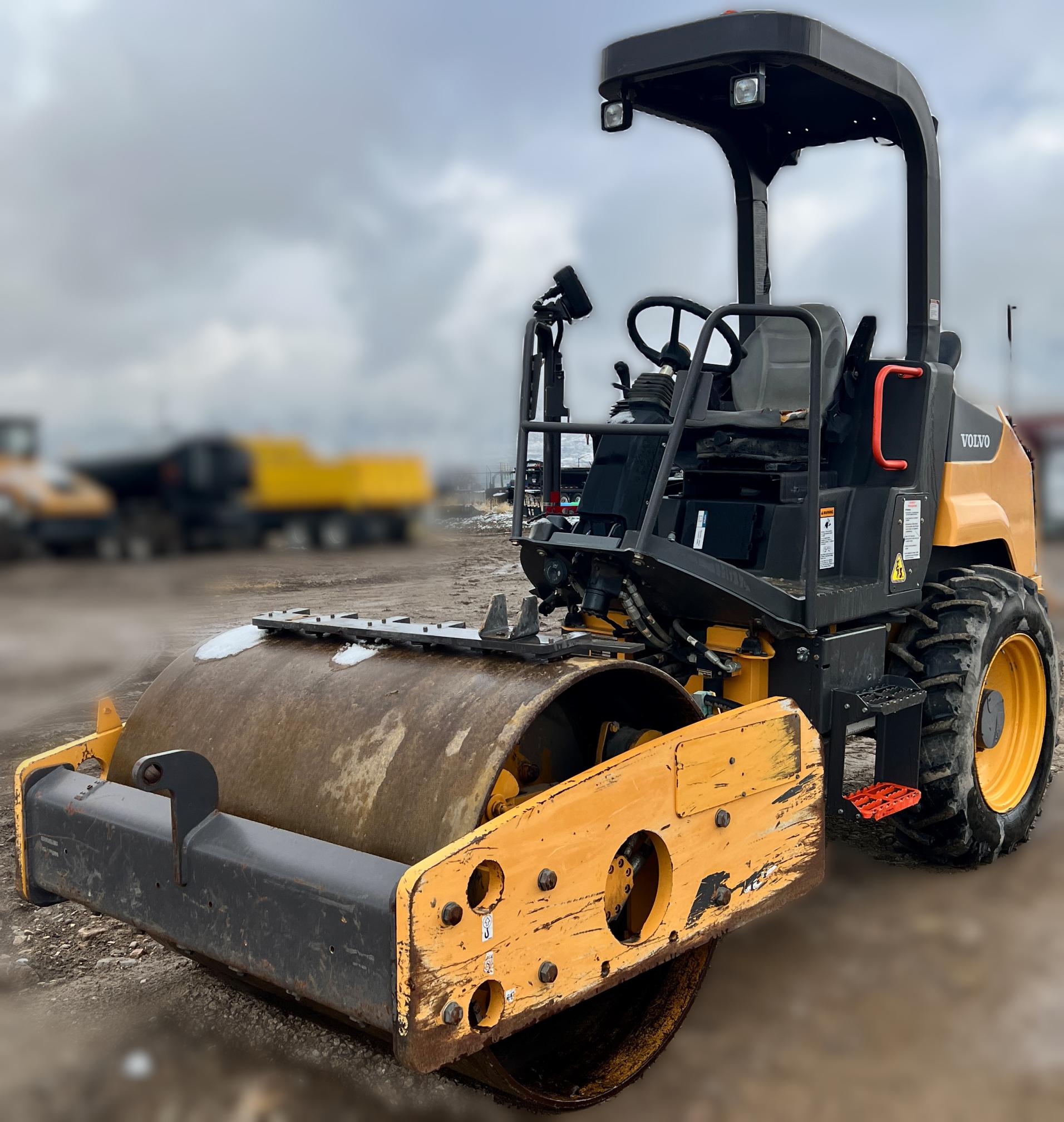 2017 VOLVO SD45d - view 3 of 28