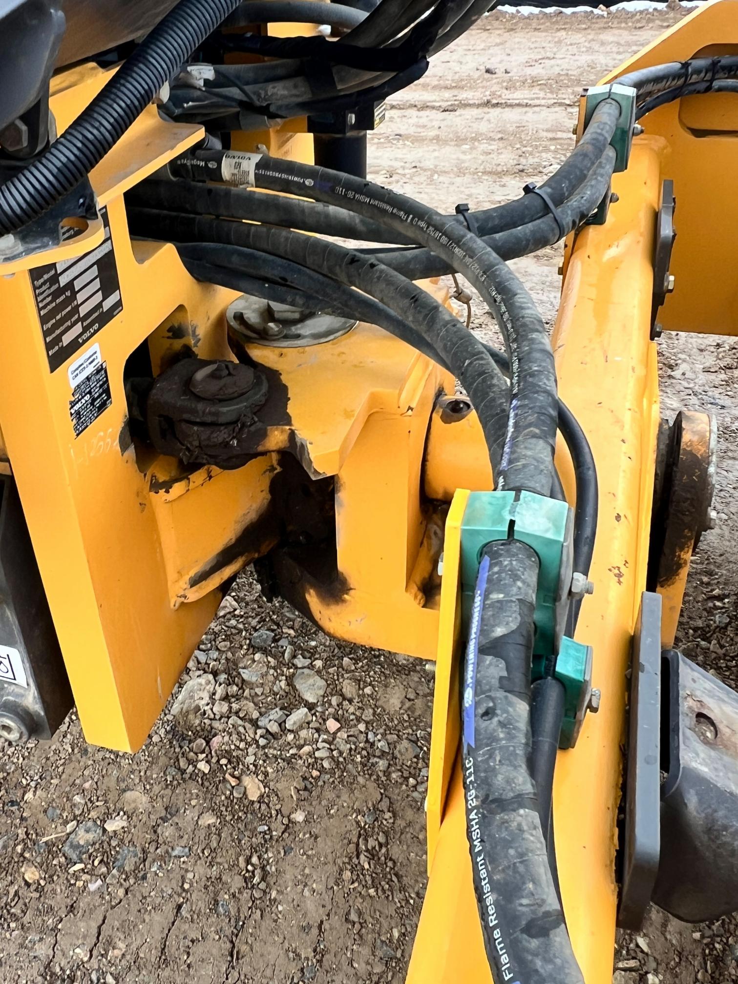 2017 VOLVO SD45d - view 19 of 28