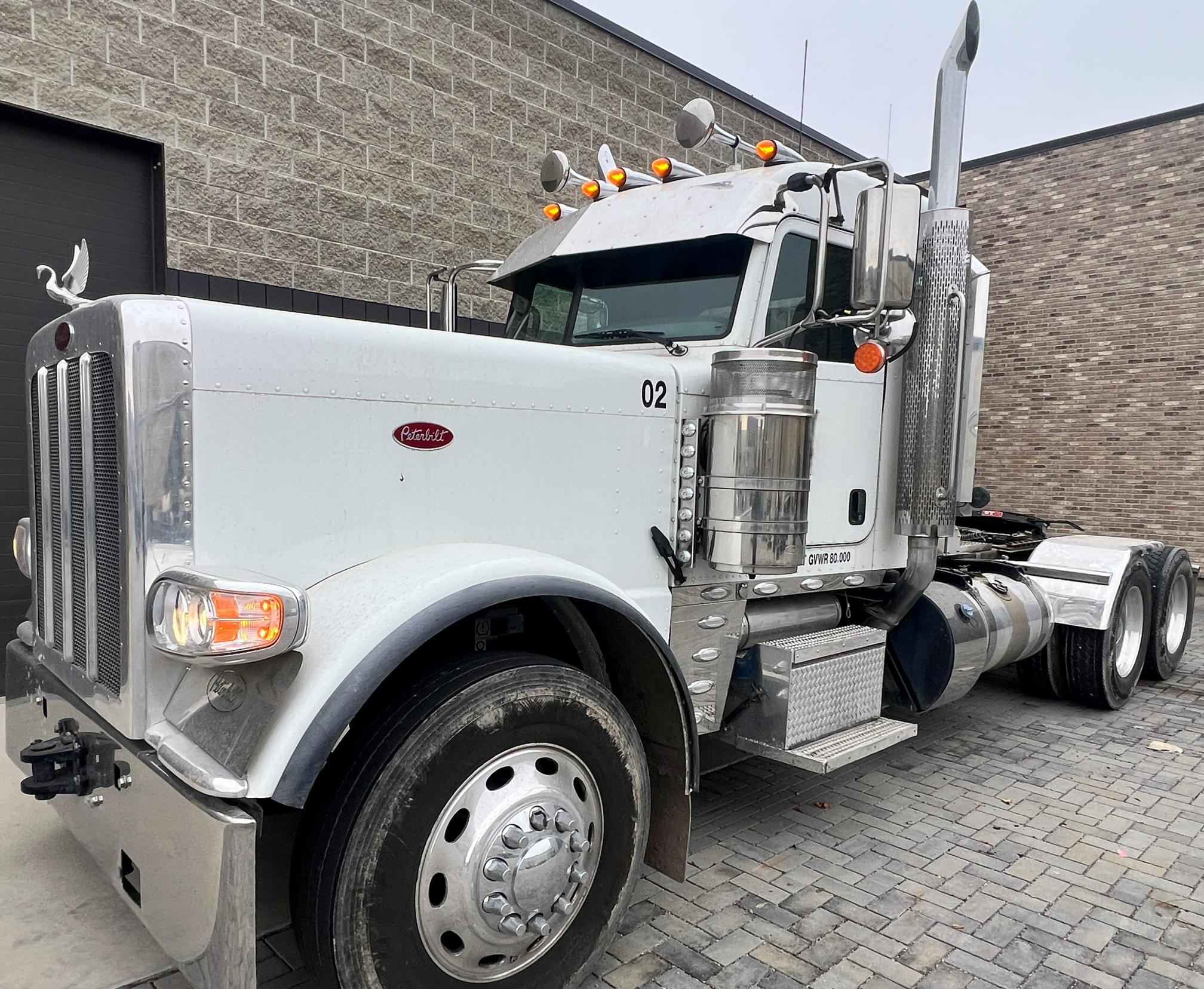 2023 PETERBILT 389 - view 7 of 69