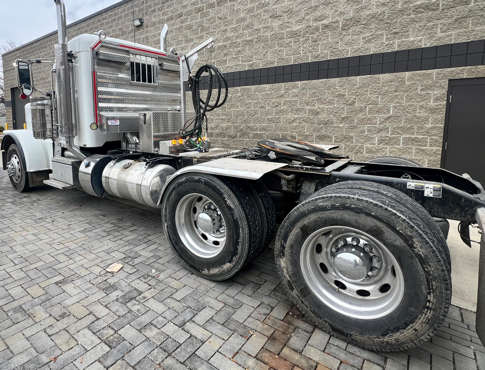 2023 PETERBILT 389 - view 1 of 69