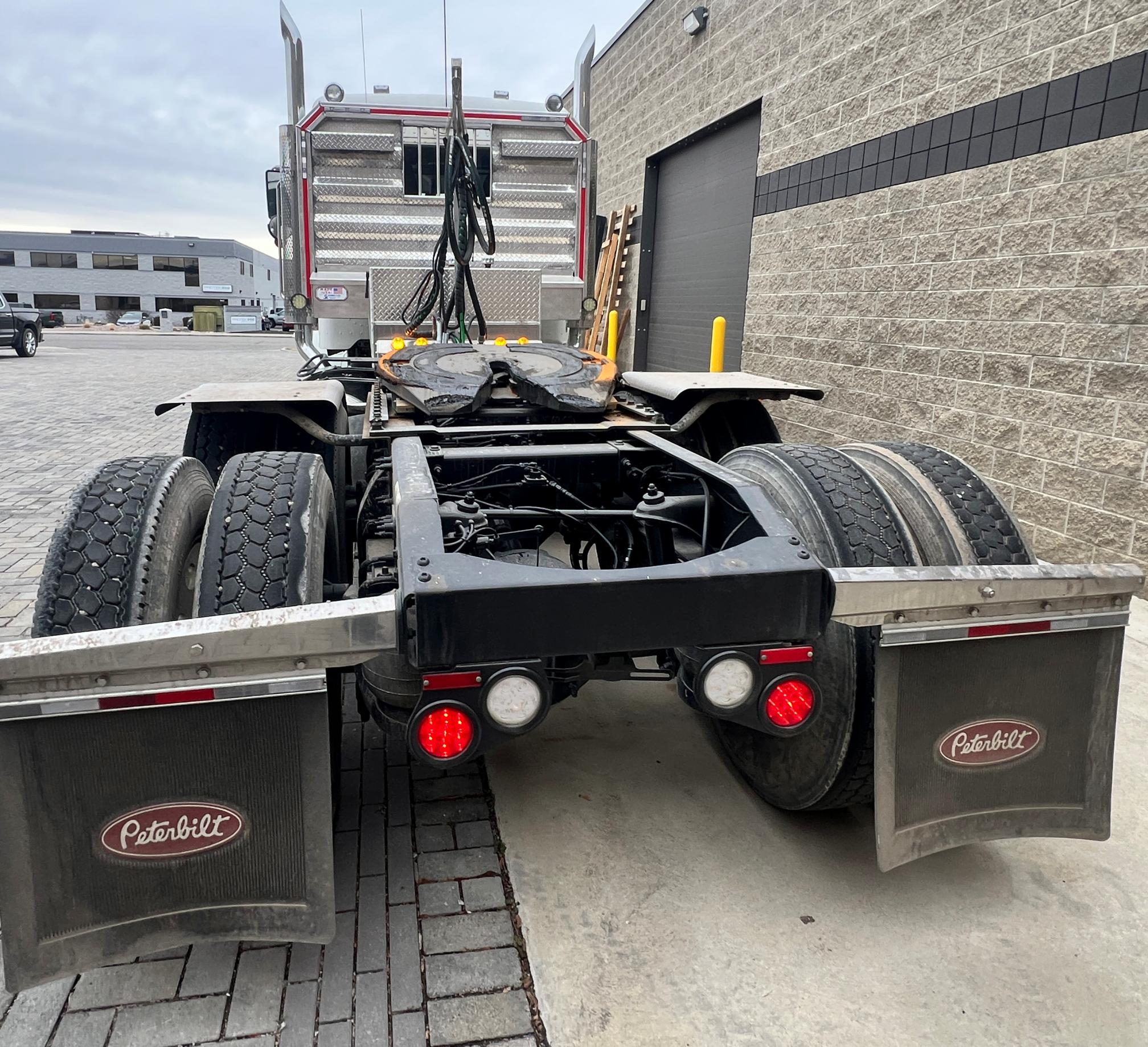 2023 PETERBILT 389 - view 8 of 69