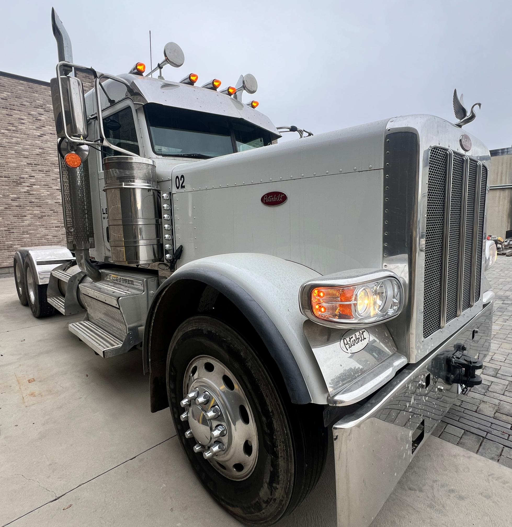 2023 PETERBILT 389 - view 11 of 69
