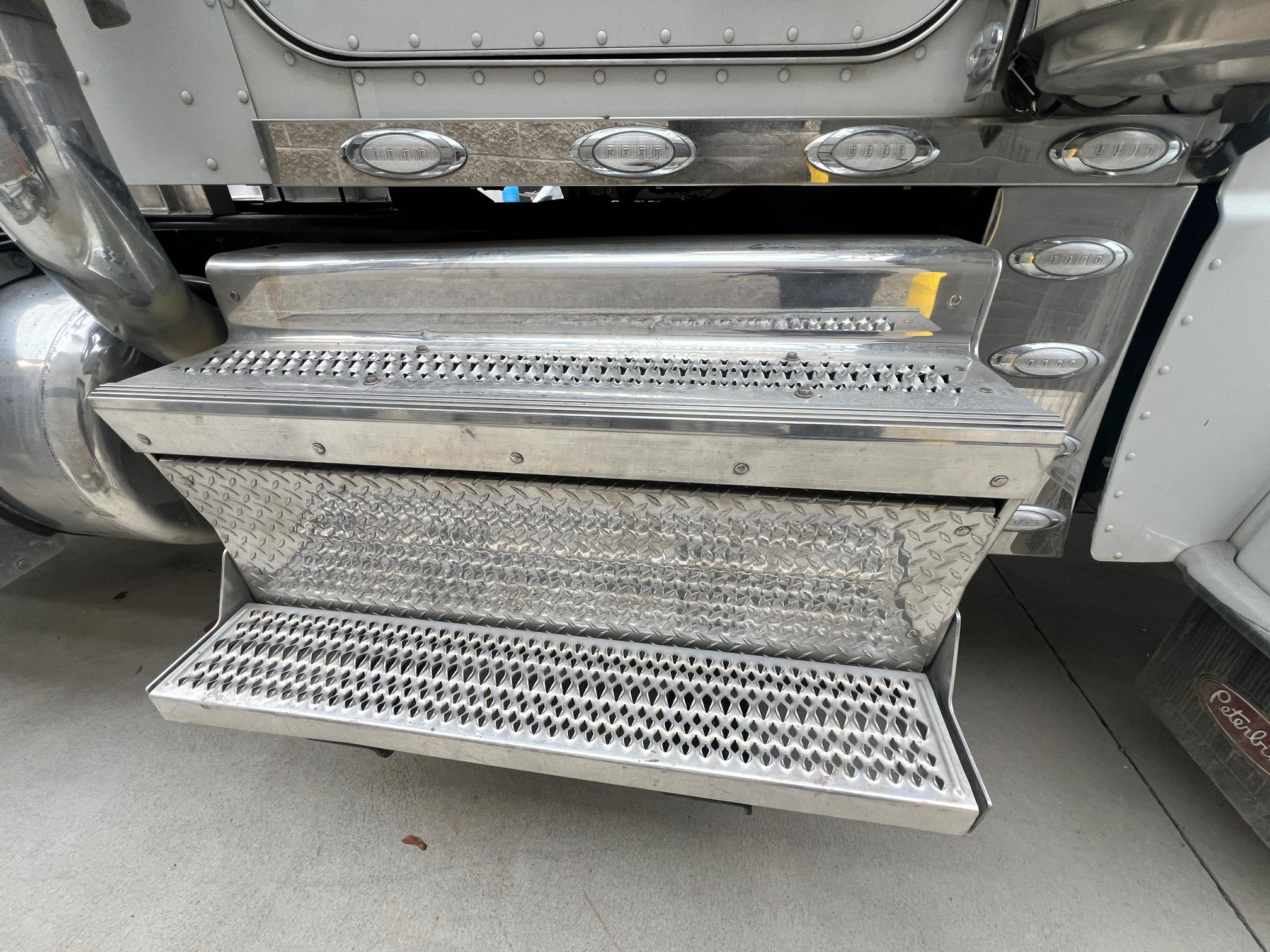 2023 PETERBILT 389 - Image 28