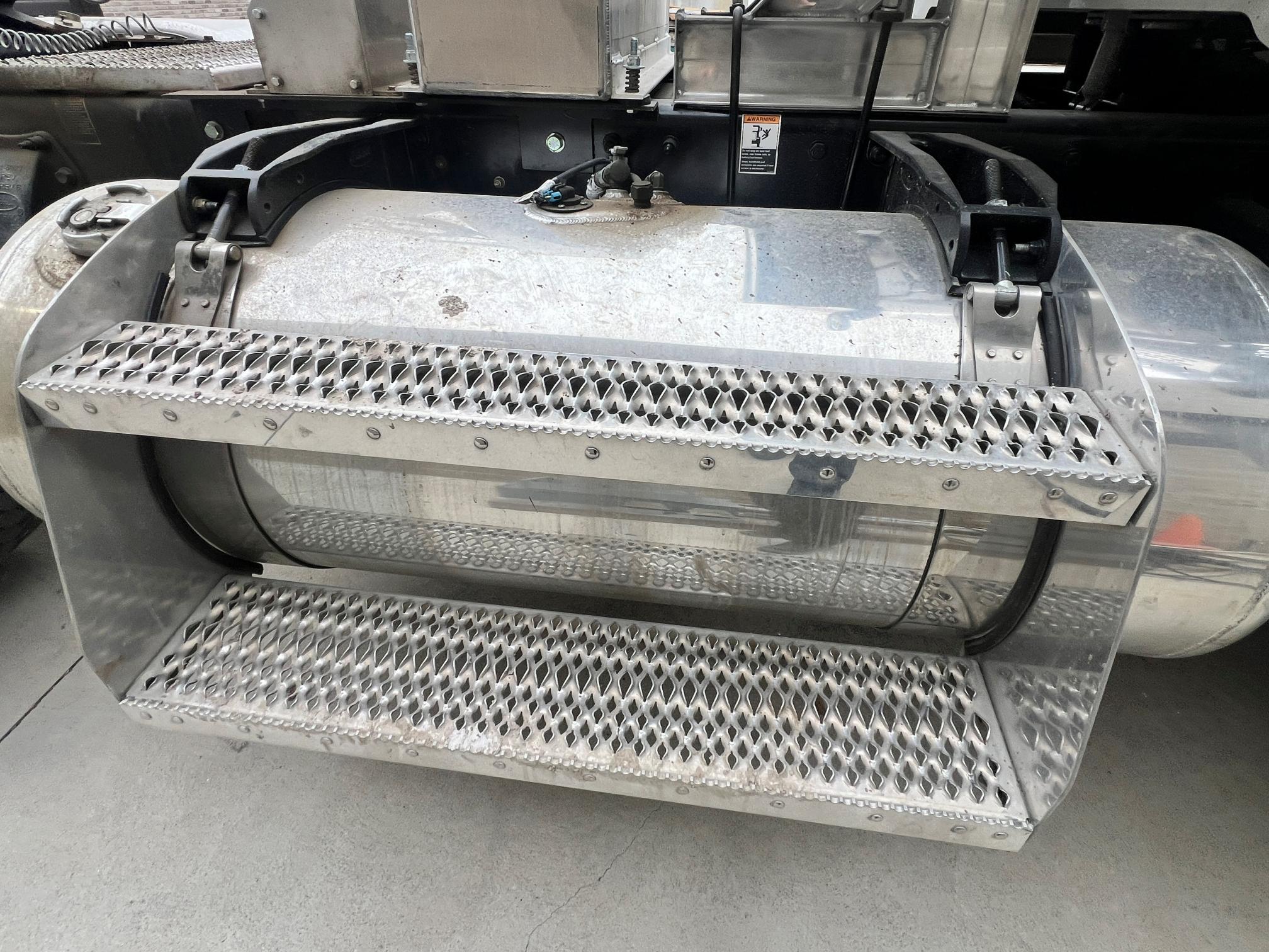 2023 PETERBILT 389 - Image 29