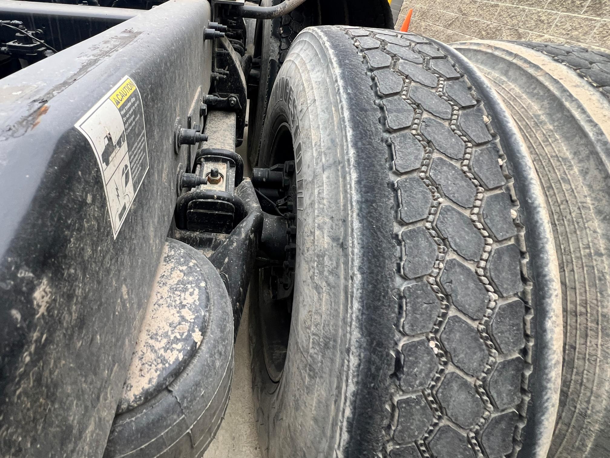 2023 PETERBILT 389 - Image 49