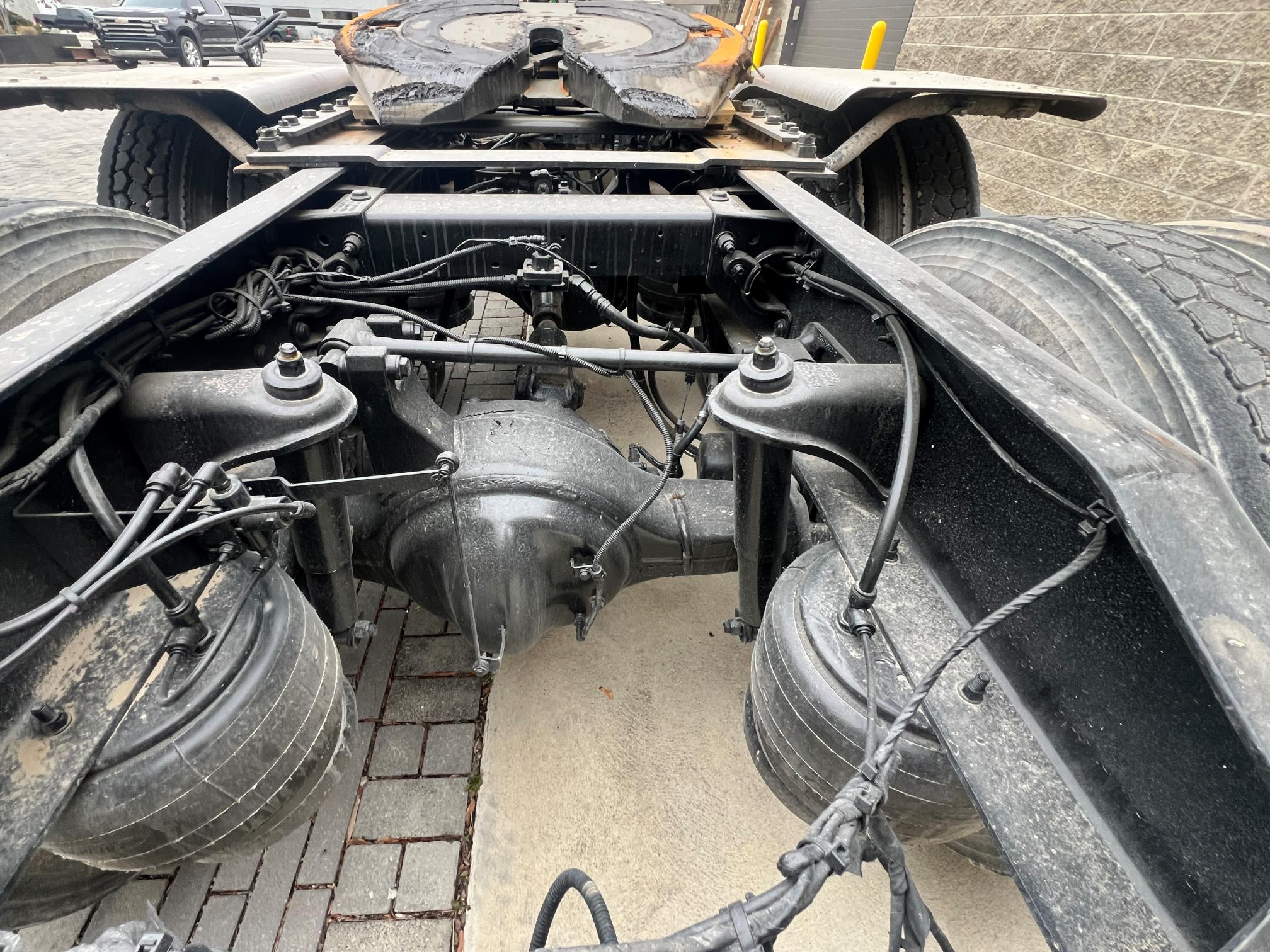 2023 PETERBILT 389 - Image 33