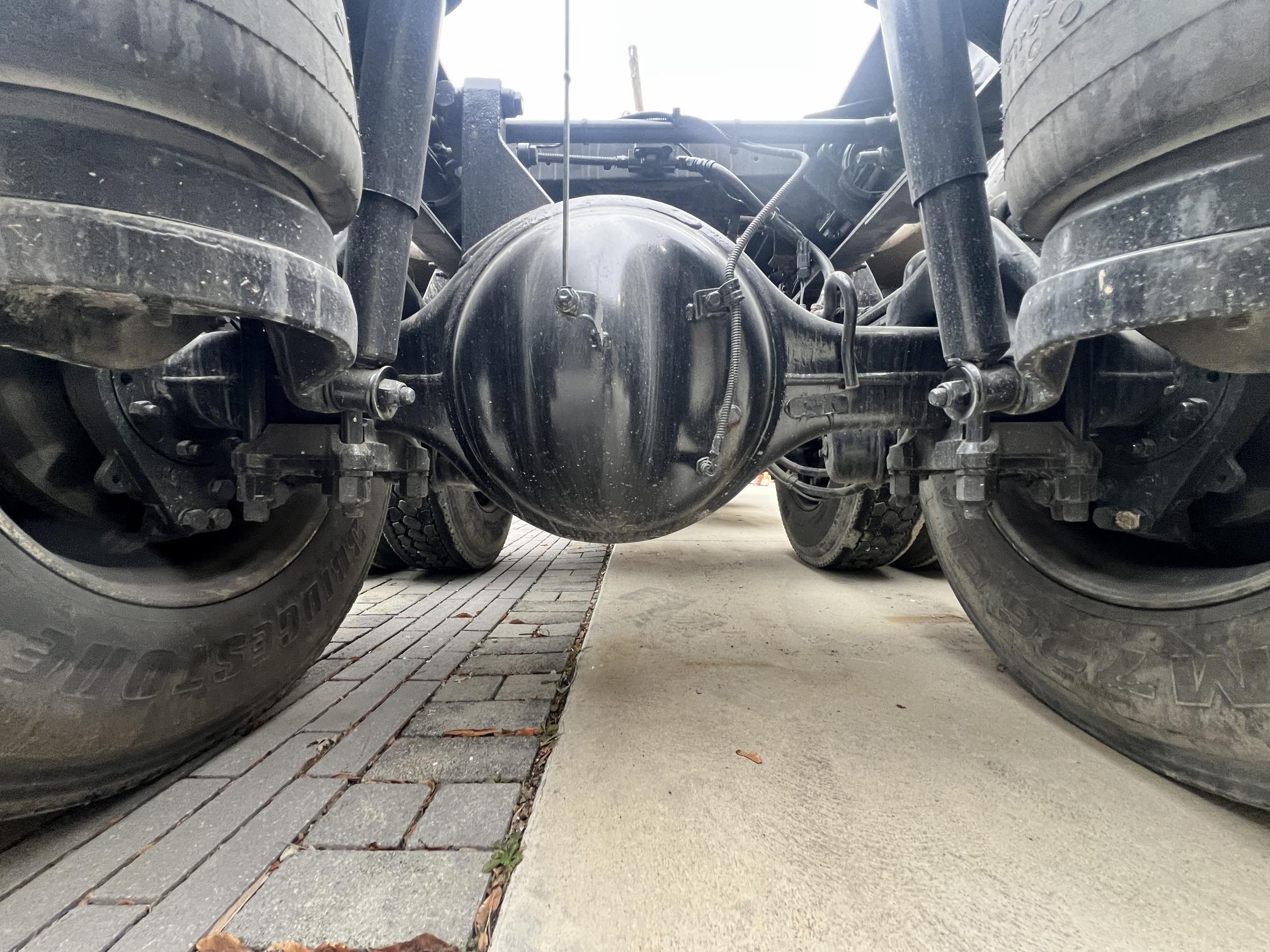 2023 PETERBILT 389 - Image 34