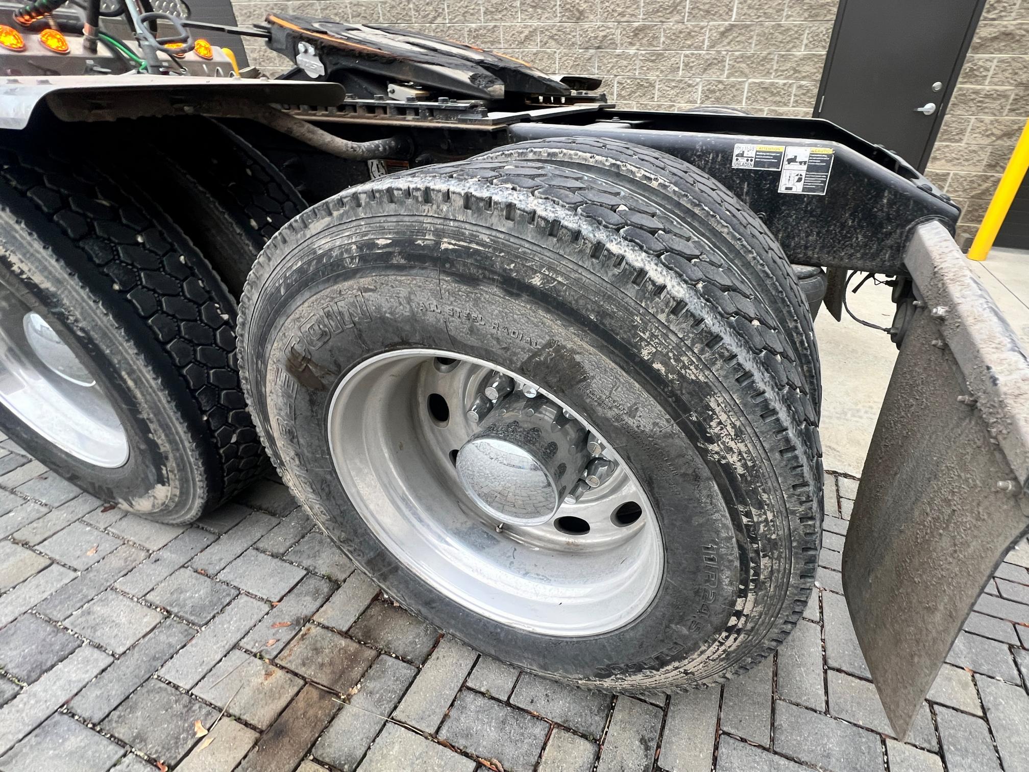 2023 PETERBILT 389 - Image 51