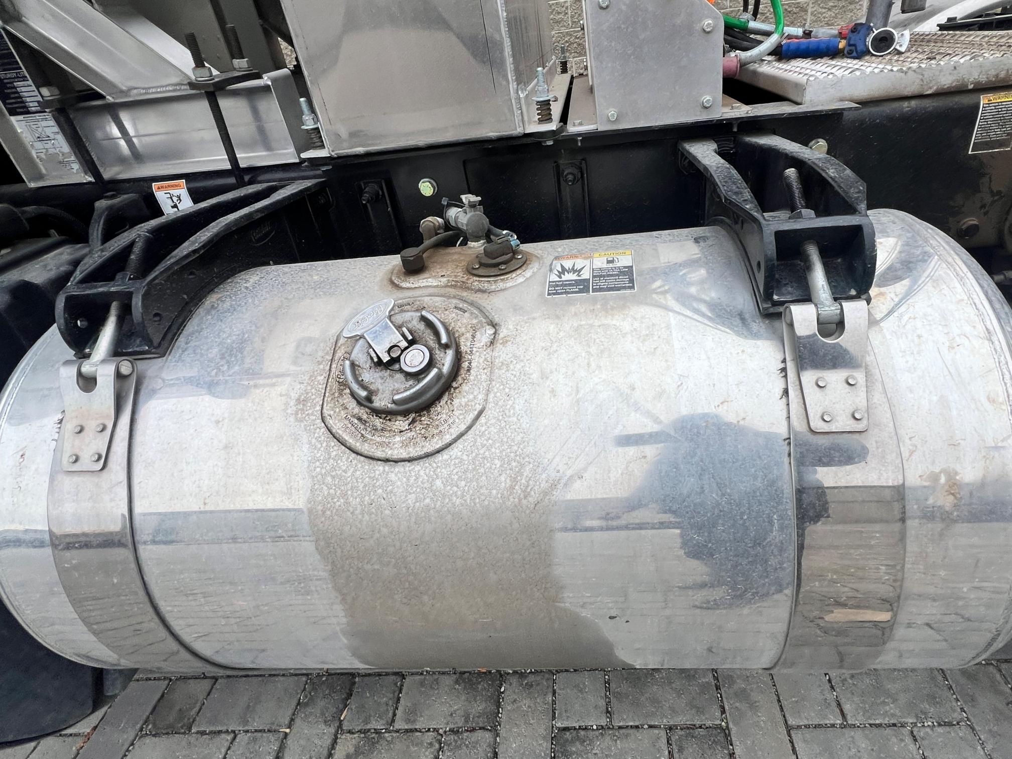 2023 PETERBILT 389 - Image 35