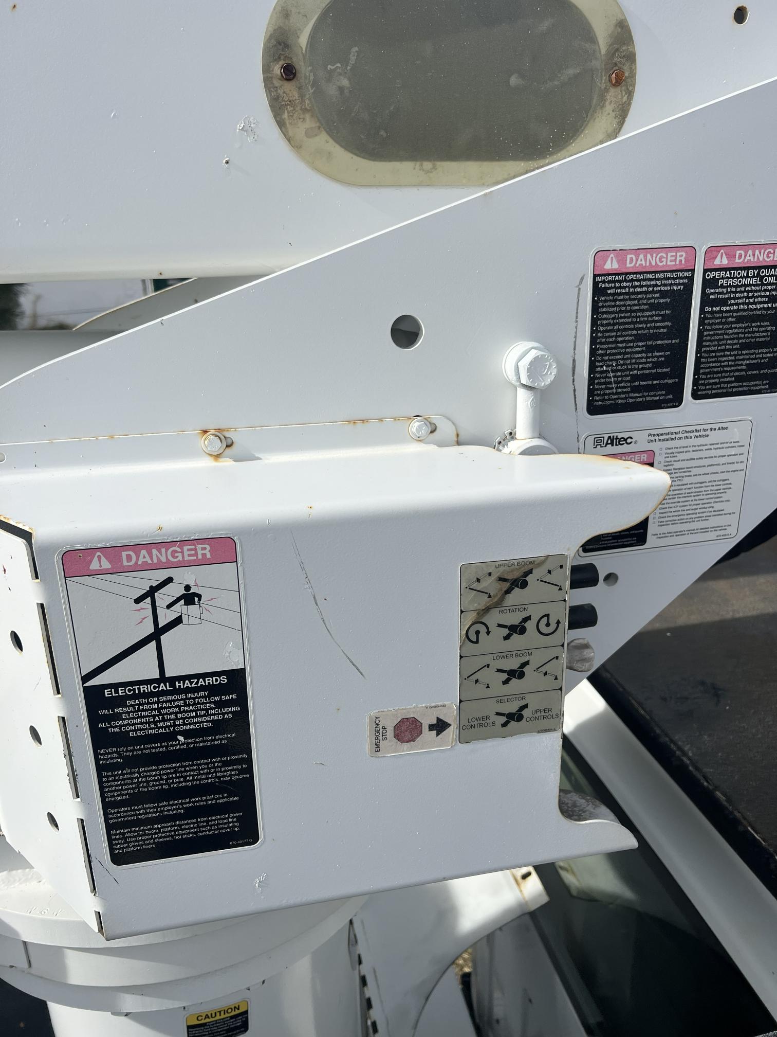 2008 GMC Top Kick C7500 - Image 26