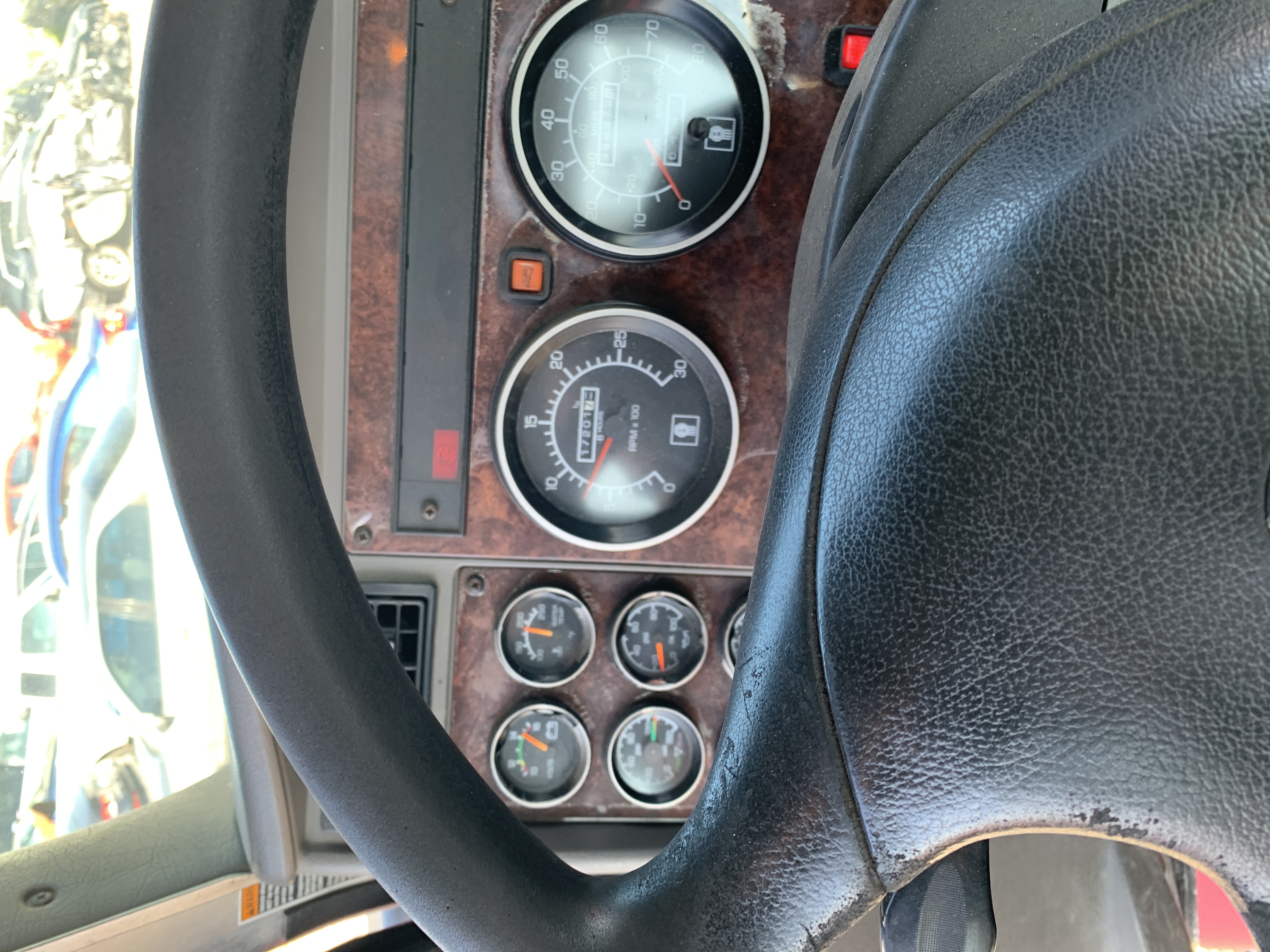 2010 KENWORTH T370 - Image 13