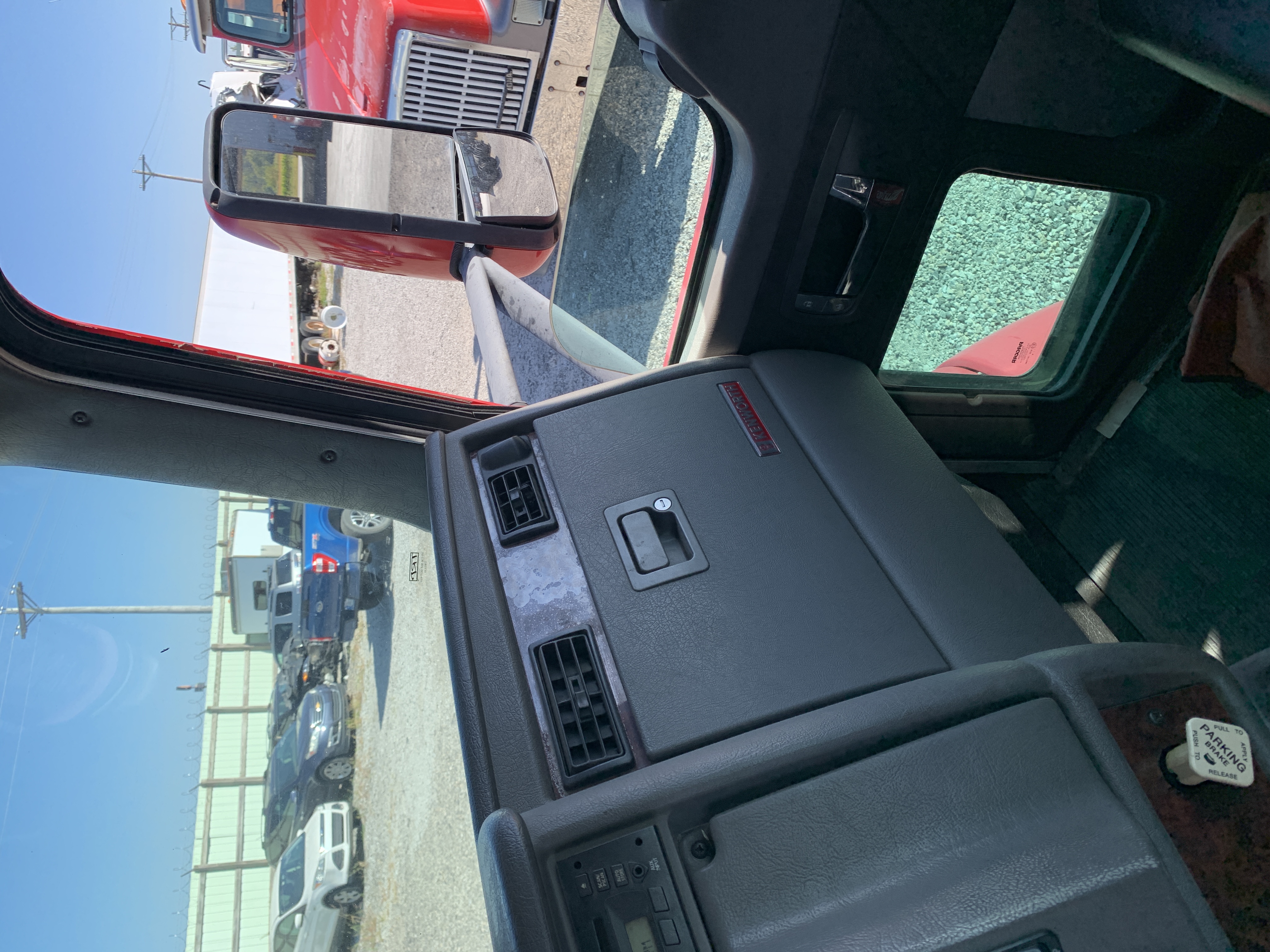 2010 KENWORTH T370 - Image 16