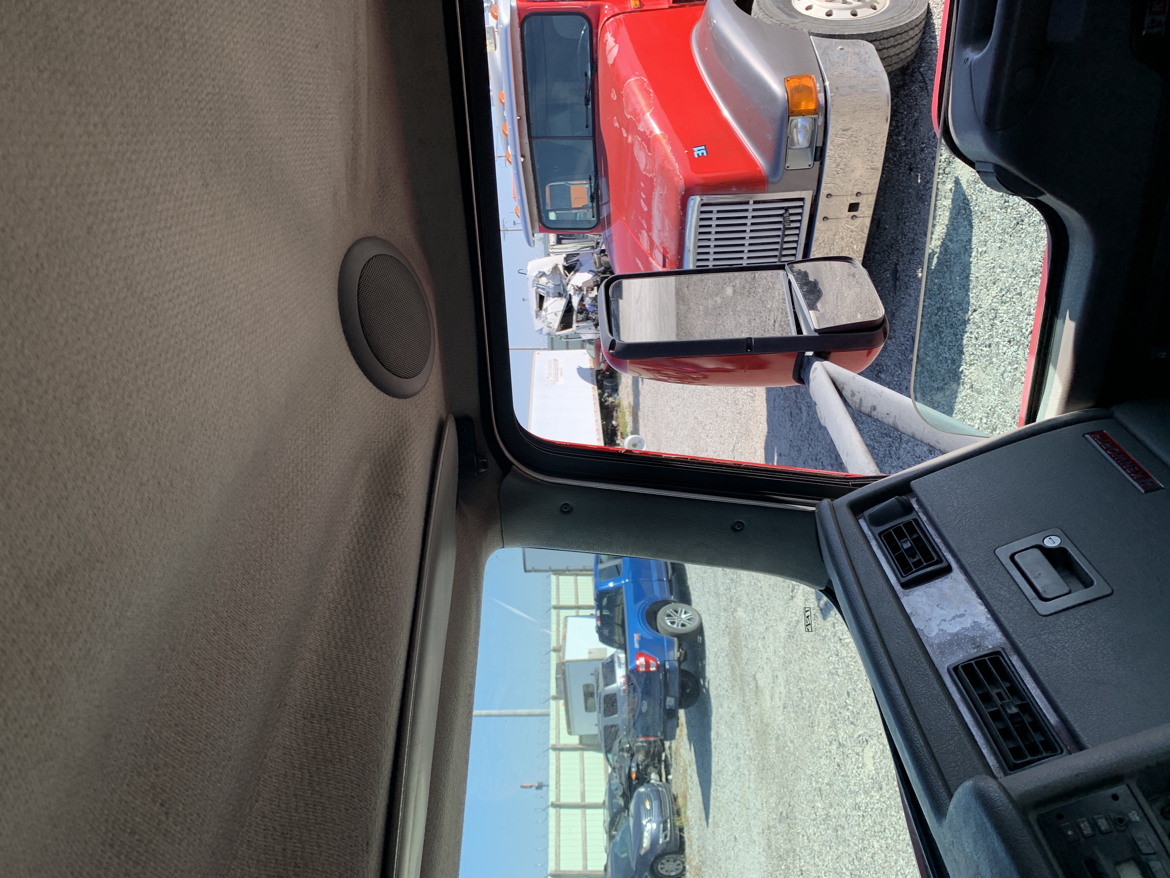 2010 KENWORTH T370 - Image 18