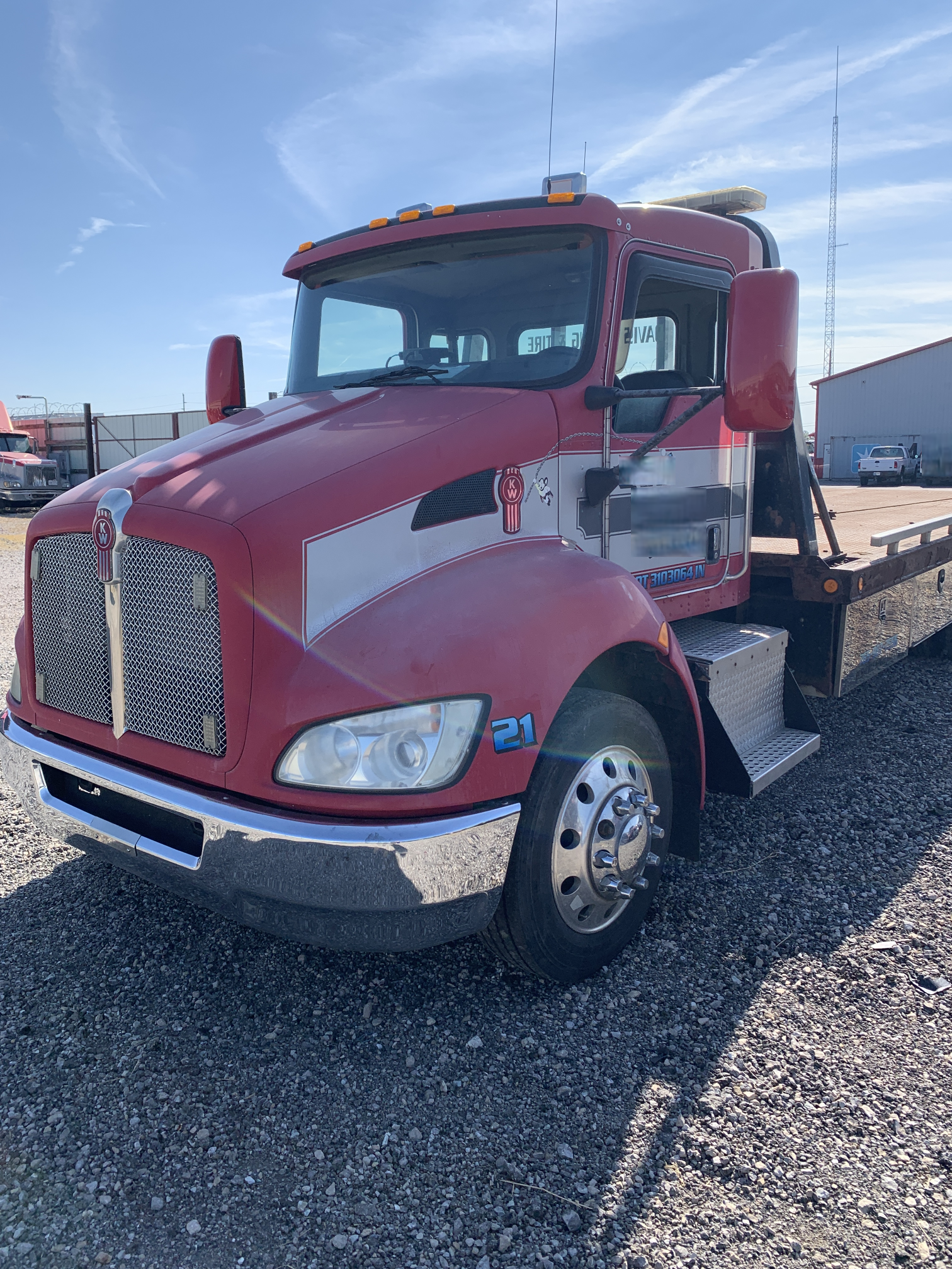 2010 KENWORTH T370 - Image 2