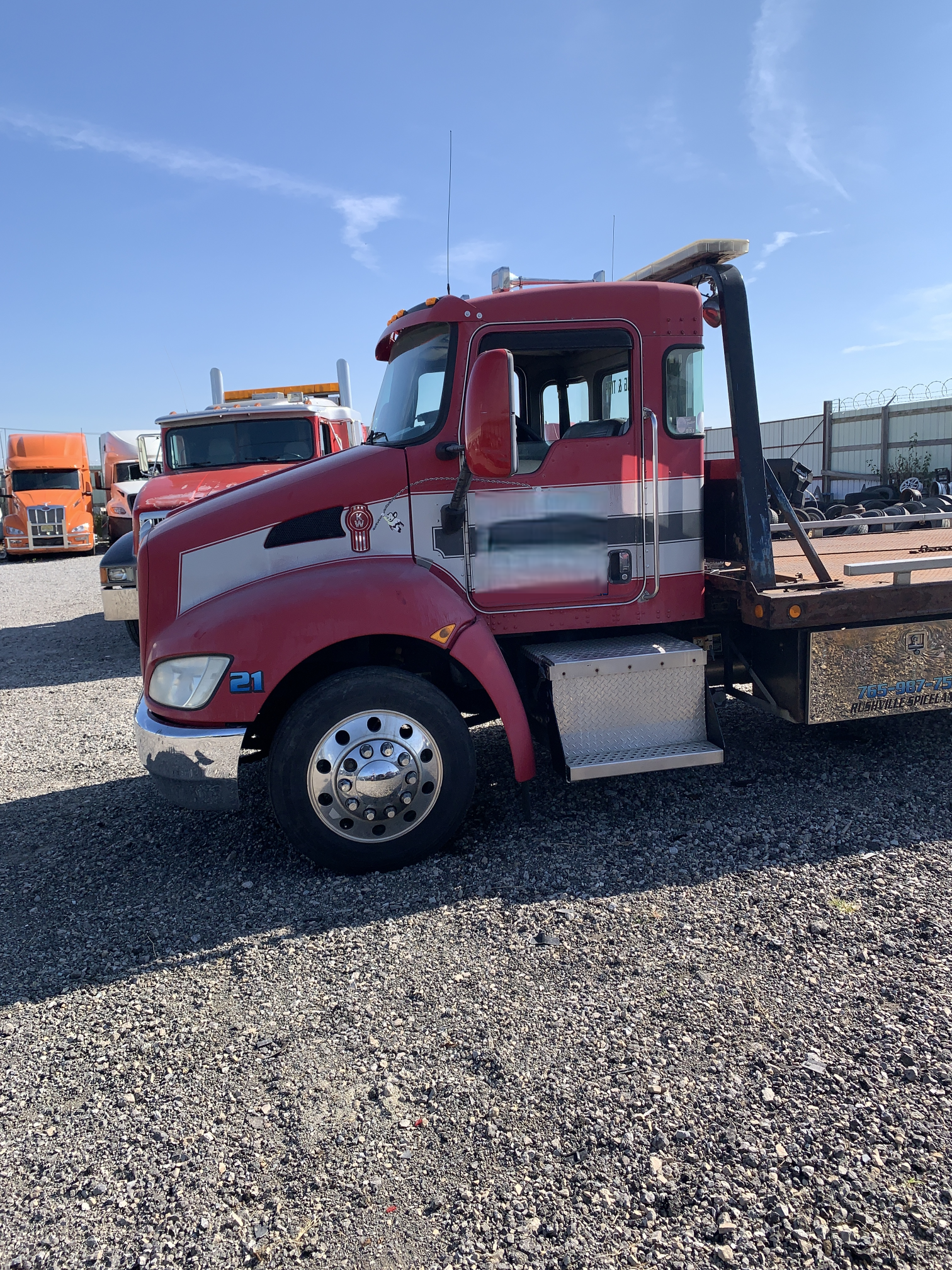 2010 KENWORTH T370 - Image 3