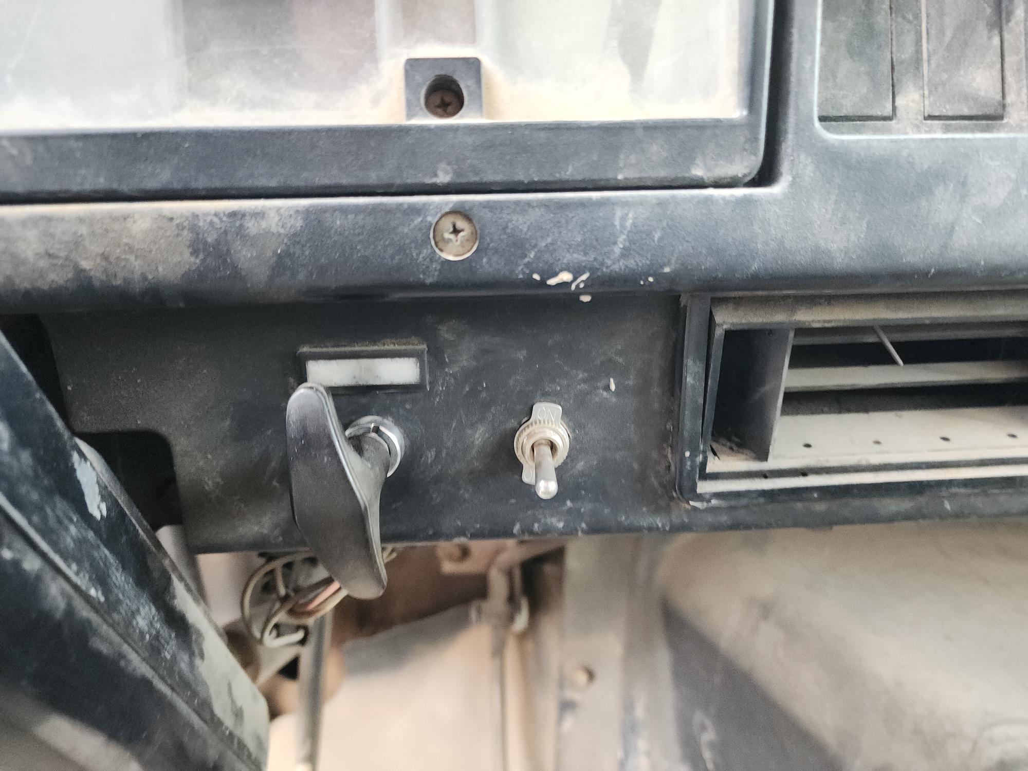 1993 INTERNATIONAL 4700  4x2 - view 14 of 41