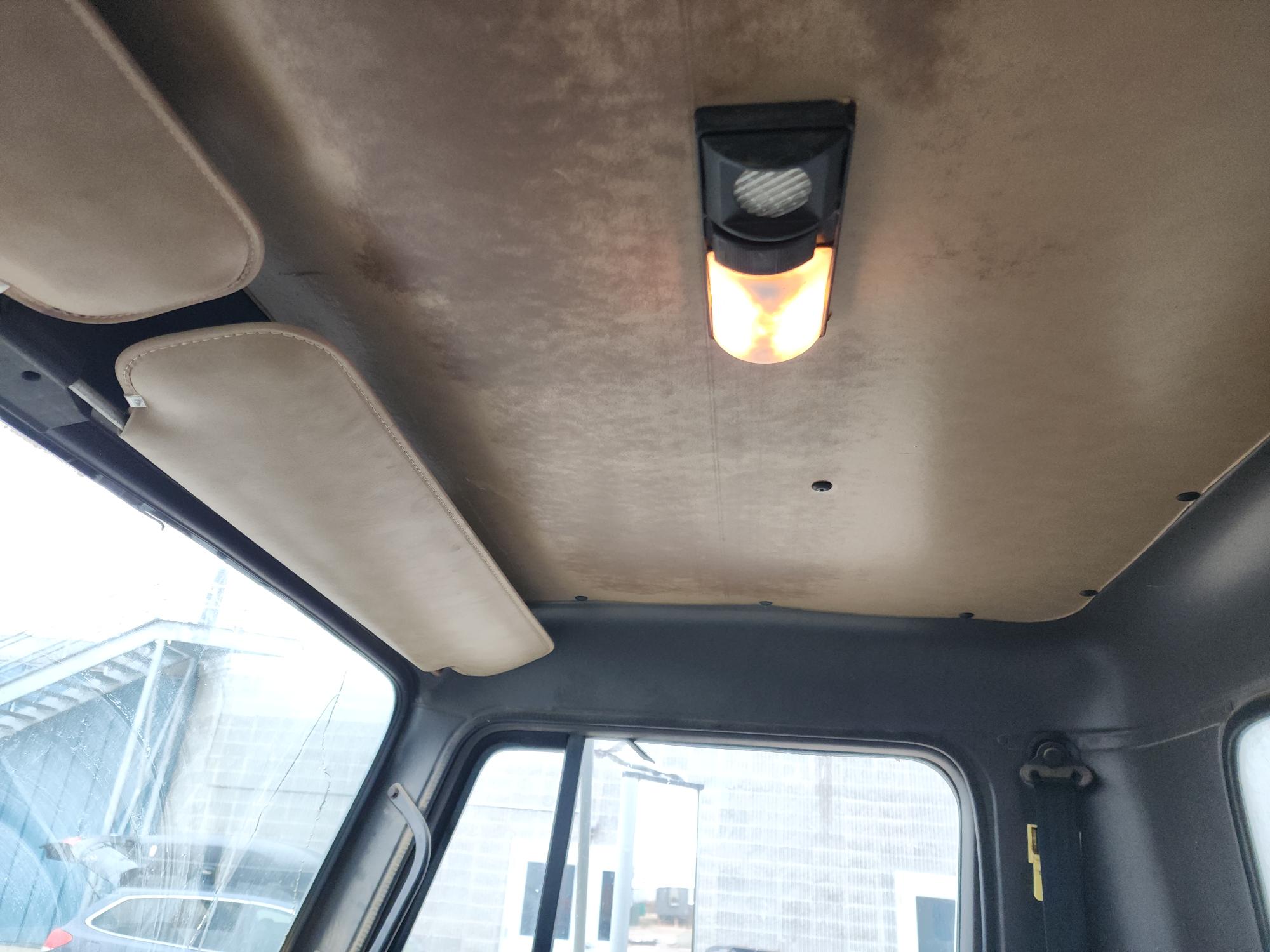 1993 INTERNATIONAL 4700  4x2 - Image 18