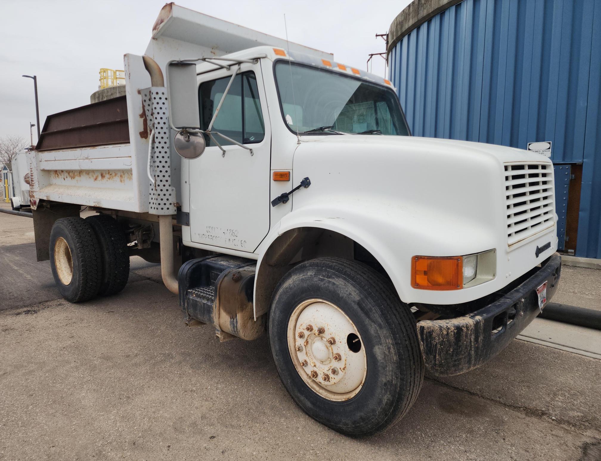 1993 INTERNATIONAL 4700  4x2 - Image 2