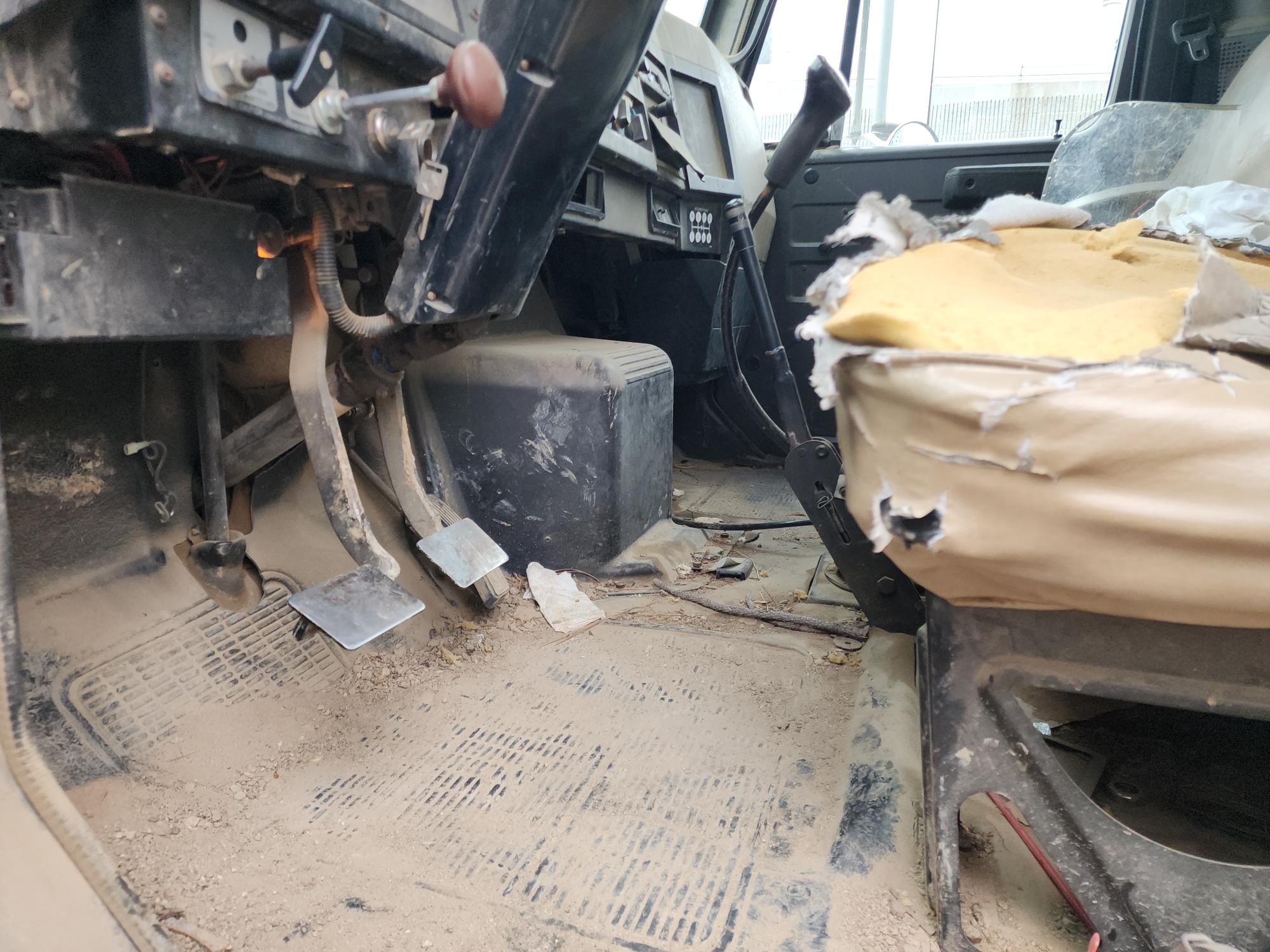 1993 INTERNATIONAL 4700  4x2 - Image 21