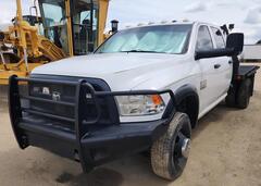 2015 RAM 3500 HD Flatbed Gooseneck - Image 2